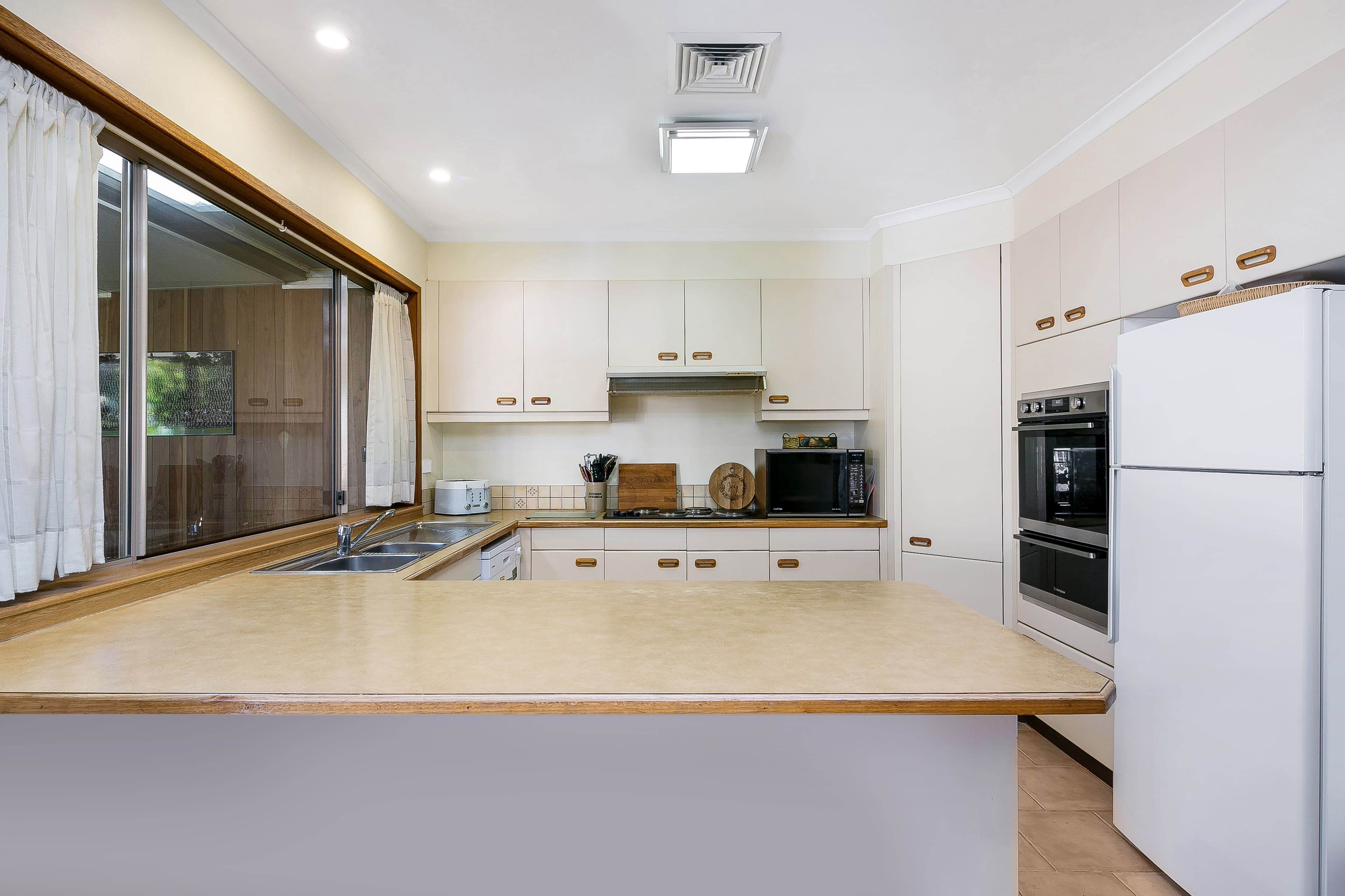 90 Wendy Avenue, Georges Hall NSW 2198, Georges Hall - Thumbnail 4