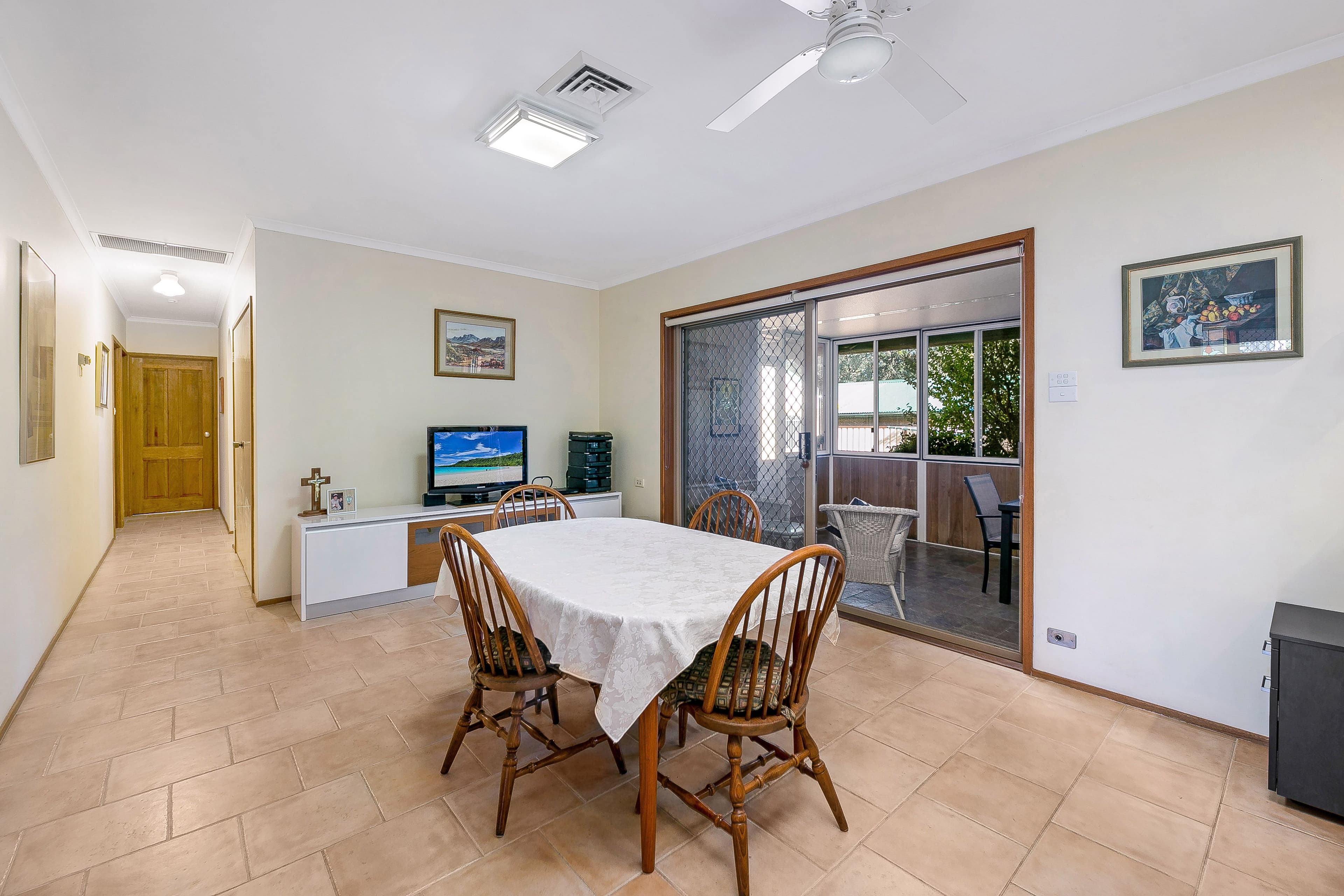 90 Wendy Avenue, Georges Hall NSW 2198, Georges Hall - Thumbnail 5