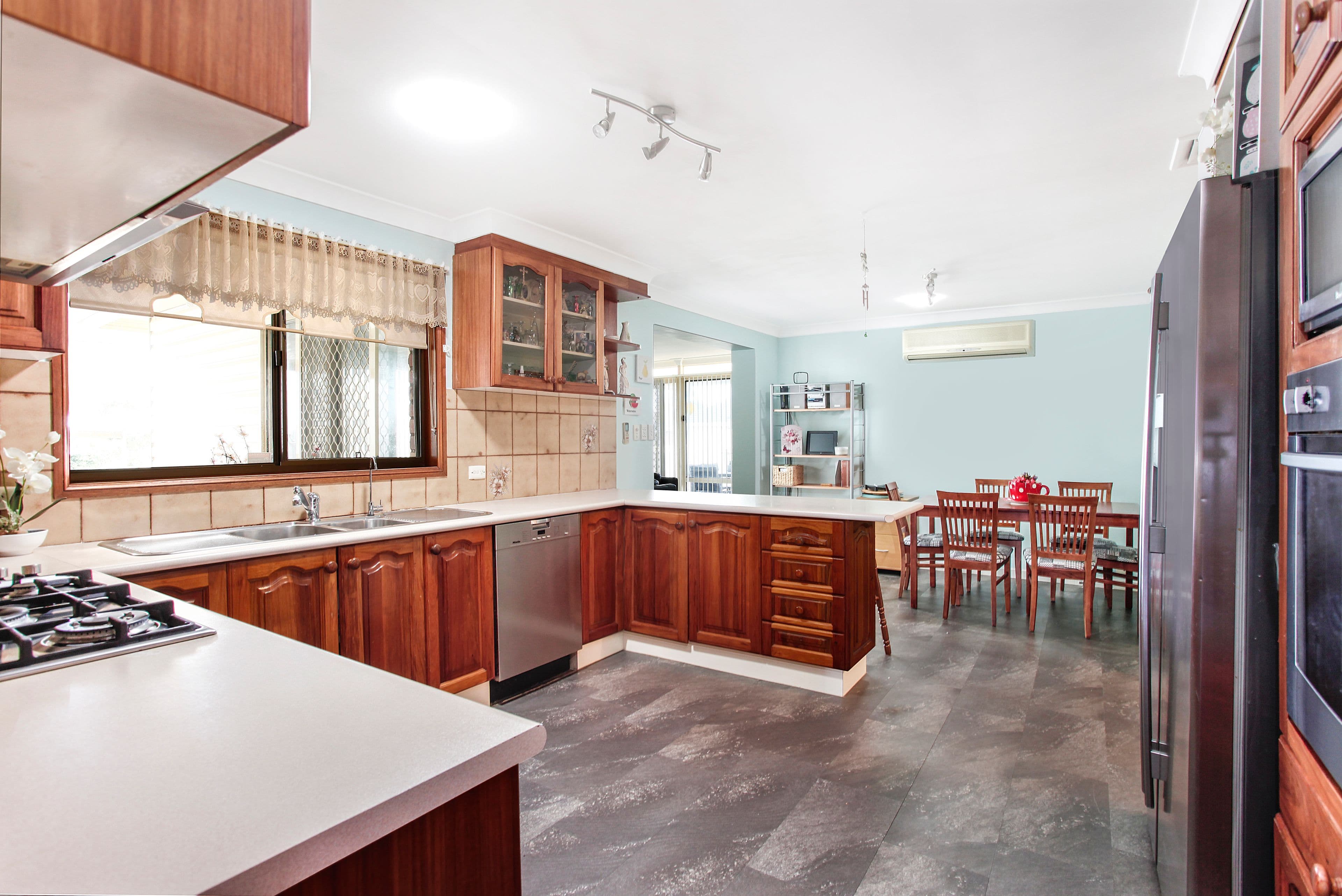 82 Roland Street, Bossley Park - Thumbnail 2