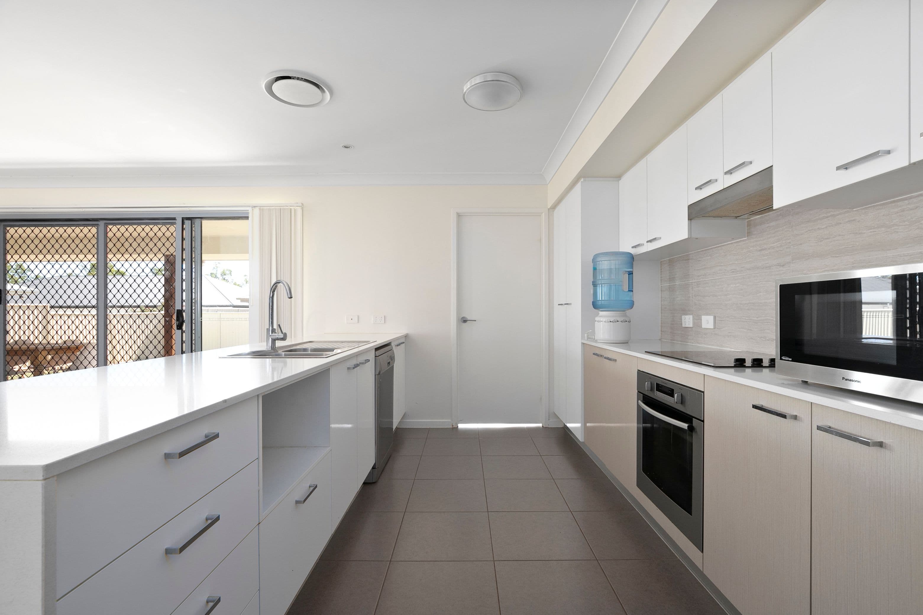 5 Canterbury Road, Emerald QLD 4720, Emerald - Thumbnail 3
