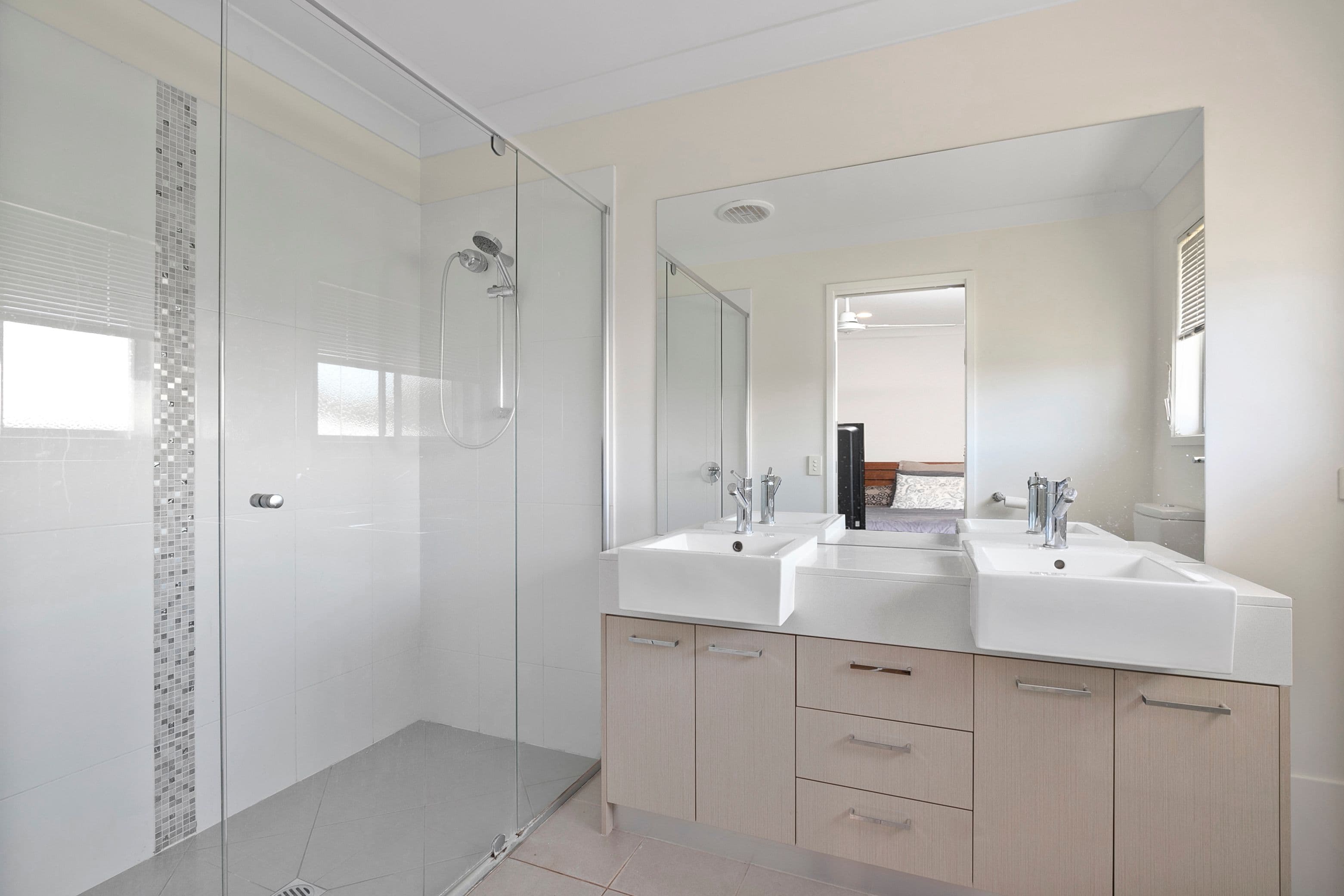 5 Canterbury Road, Emerald QLD 4720, Emerald - Thumbnail 8