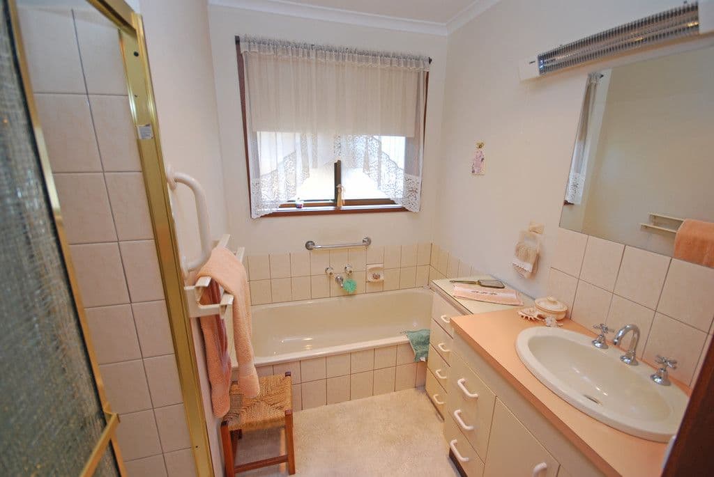 38 Yarrowee Street, Sebastopol VIC 3356, Sebastopol - Thumbnail 5