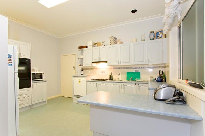 4 Katrina Avenue, MURRUMBEENA VIC 3163, Murrumbeena - Thumbnail 3