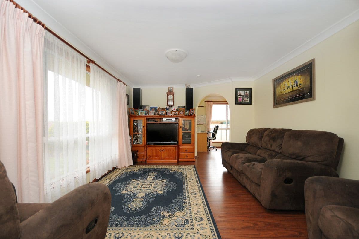 10 Fischer Court, Kearneys Spring QLD 4350, Kearneys Spring - Thumbnail 2