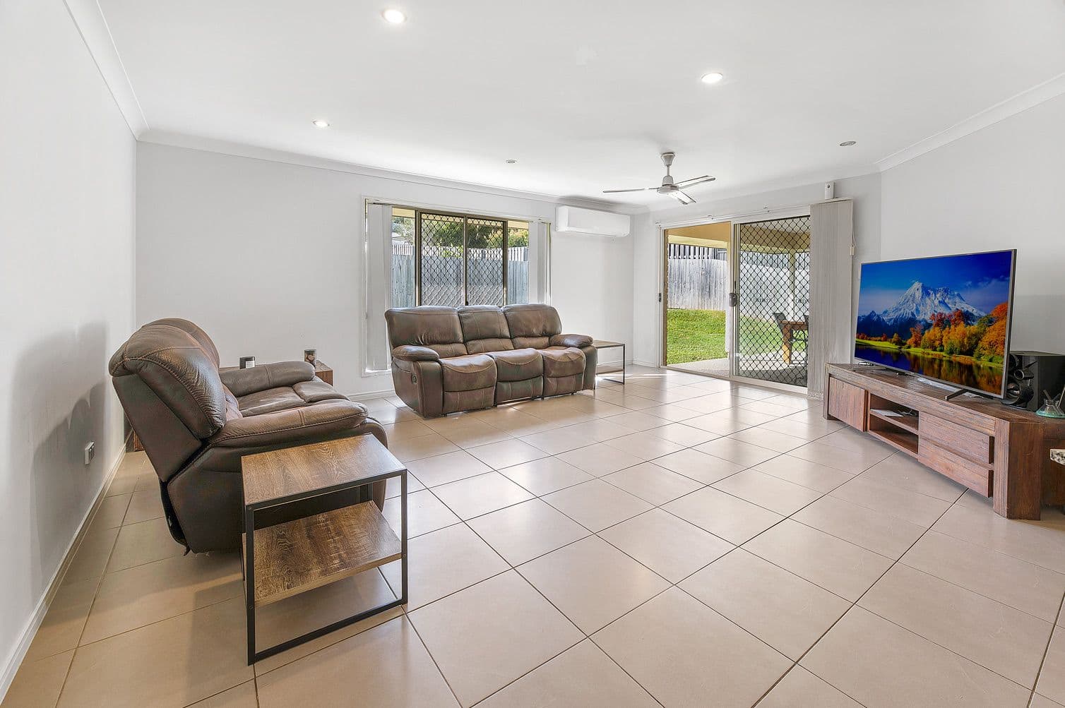 60 Wunburra Circle, Pacific Pines QLD 4211, Pacific Pines - Thumbnail 4