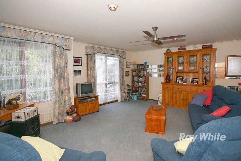 1 Frances Crescent, CRANBOURNE NORTH VIC 3977, Cranbourne North - Thumbnail 2