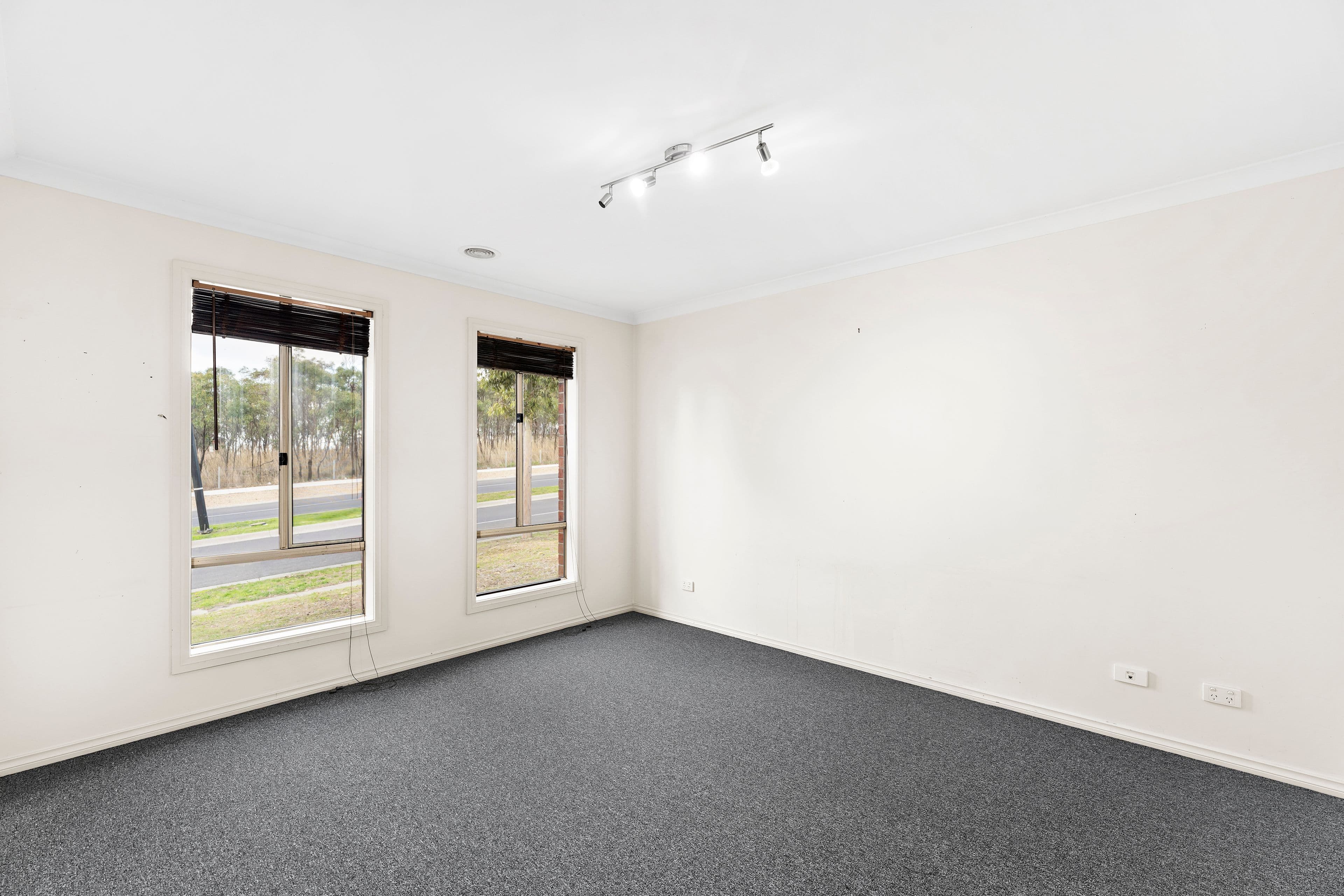 160 Phillip Drive, Sunbury VIC 3429, Sunbury - Thumbnail 2