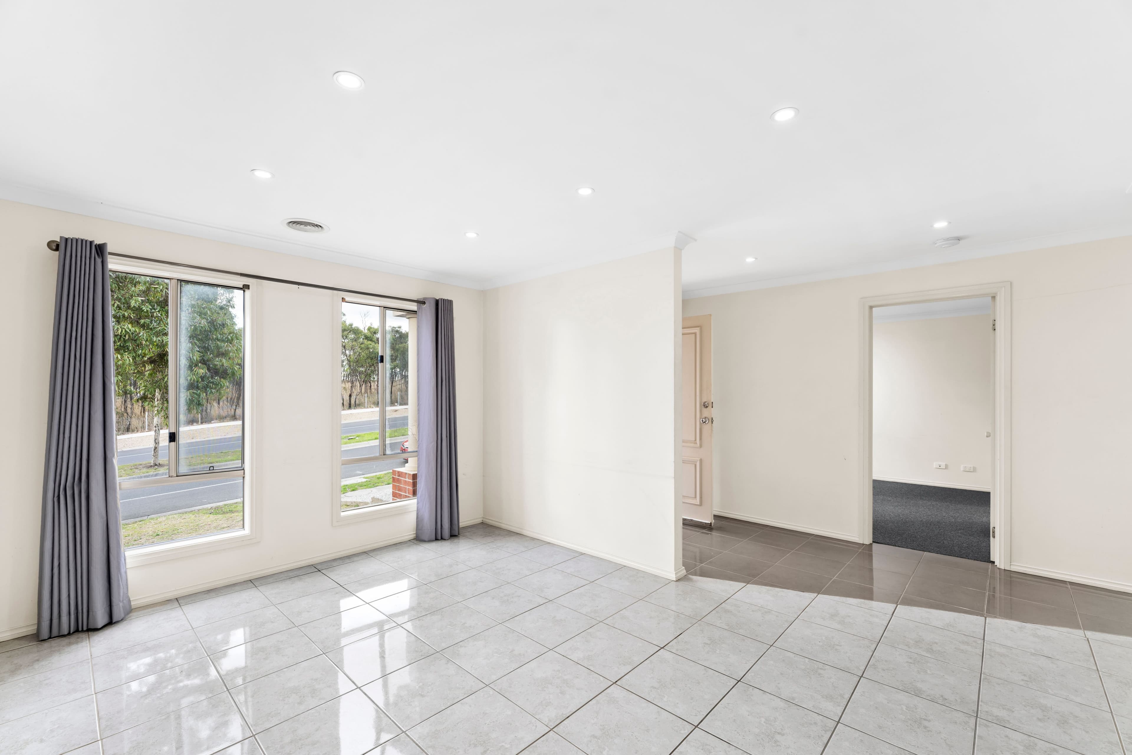 160 Phillip Drive, Sunbury VIC 3429, Sunbury - Thumbnail 3