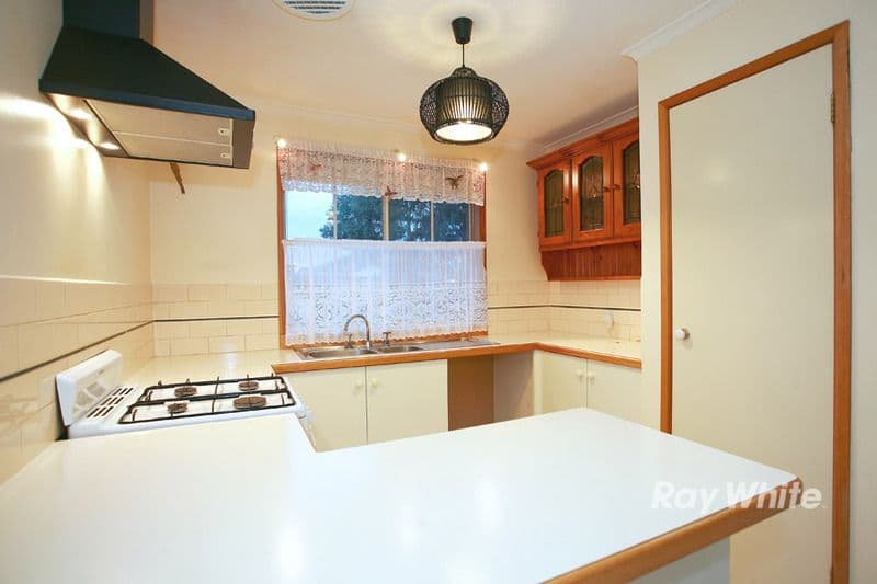 2 Megan Close, CRANBOURNE WEST VIC 3977, Cranbourne West - Thumbnail 2
