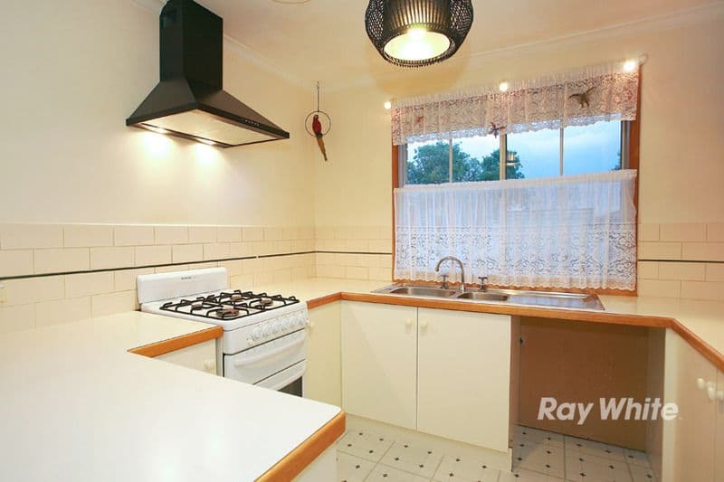 2 Megan Close, CRANBOURNE WEST VIC 3977, Cranbourne West - Thumbnail 3