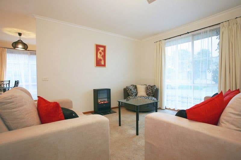 2 Megan Close, CRANBOURNE WEST VIC 3977, Cranbourne West - Thumbnail 8