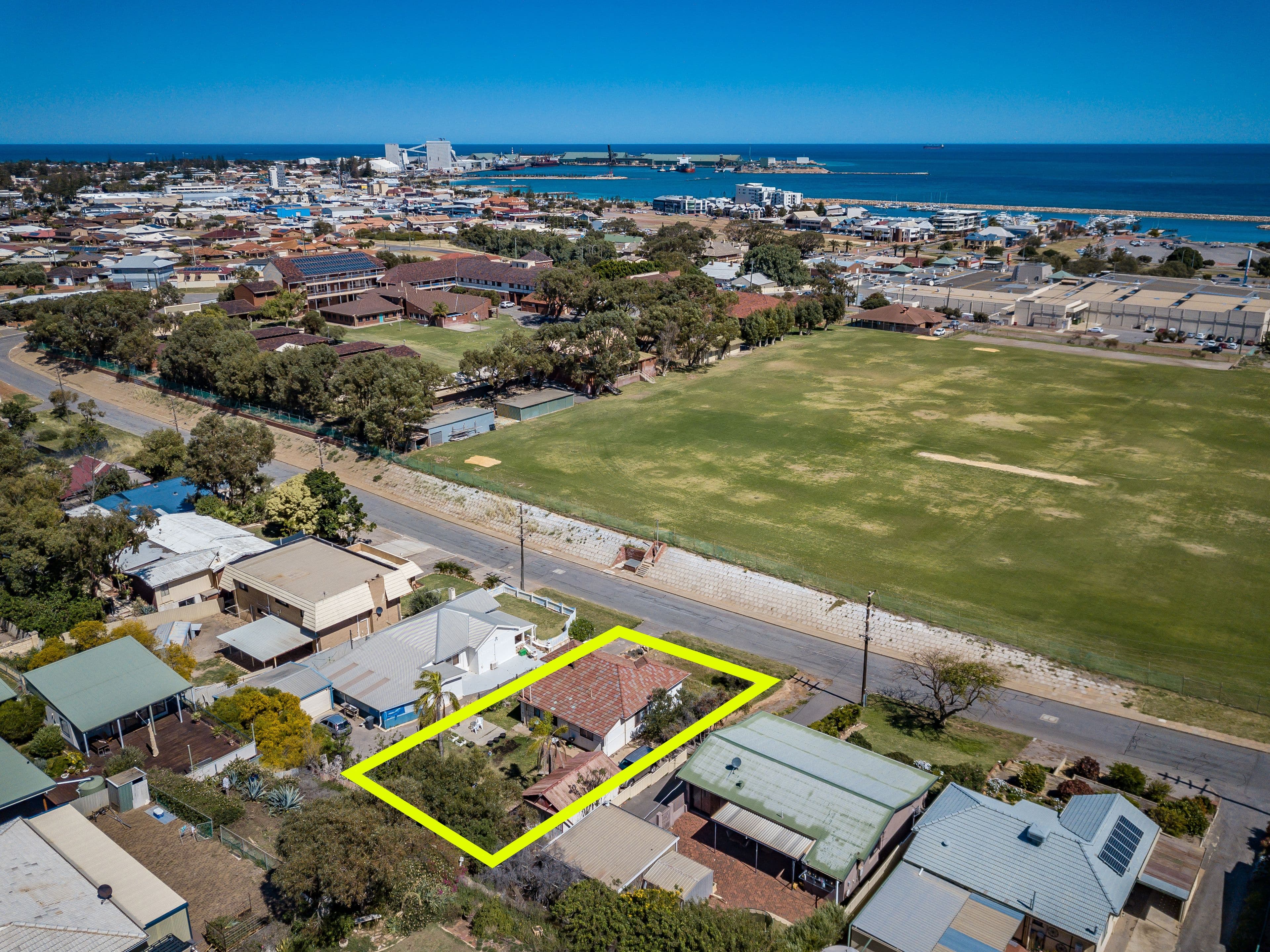 20 Wittenoom Street, Geraldton WA 6530, Geraldton - Thumbnail 2