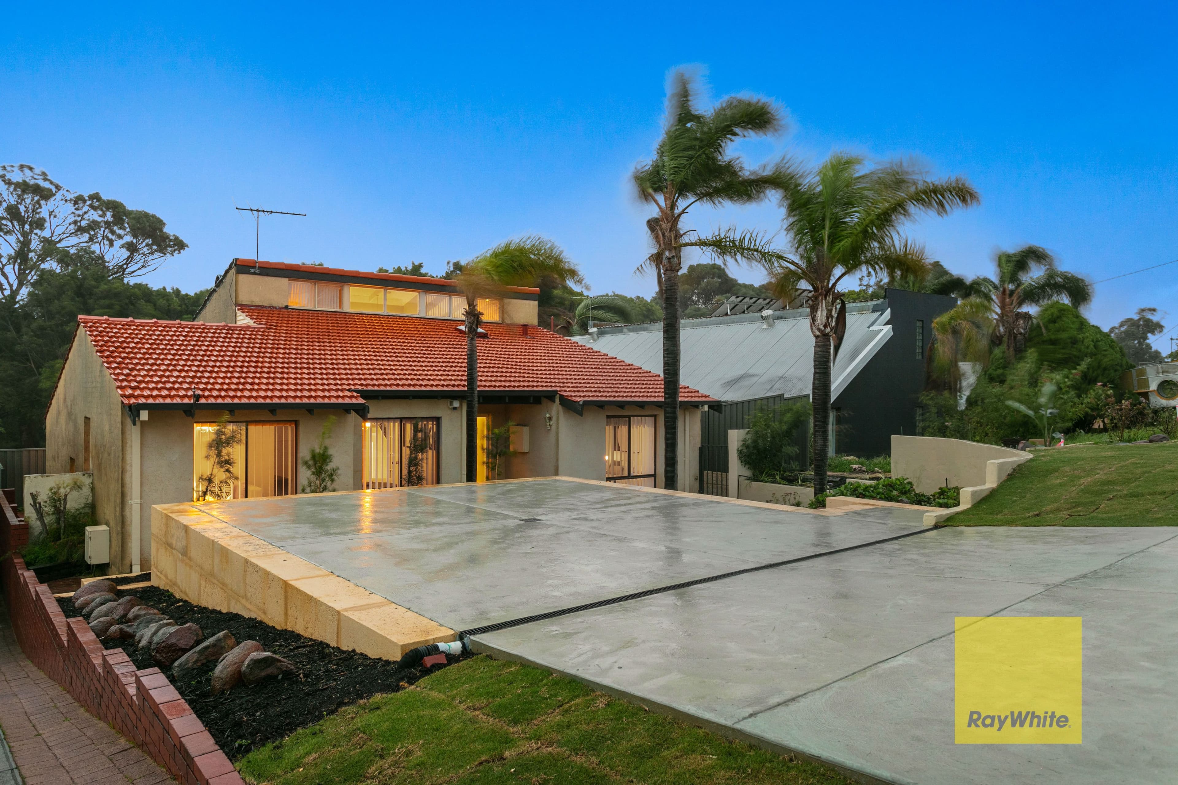 81 Clontarf Street, Sorrento WA 6020, Sorrento - Thumbnail 2