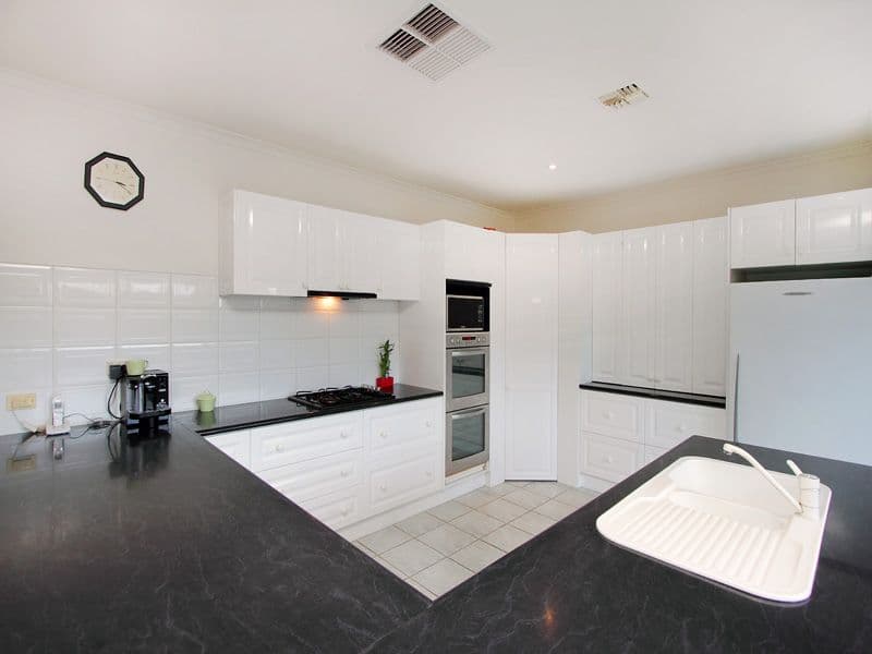 6 Roosevelt Court, DINGLEY VILLAGE VIC 3172, Dingley Village - Thumbnail 6