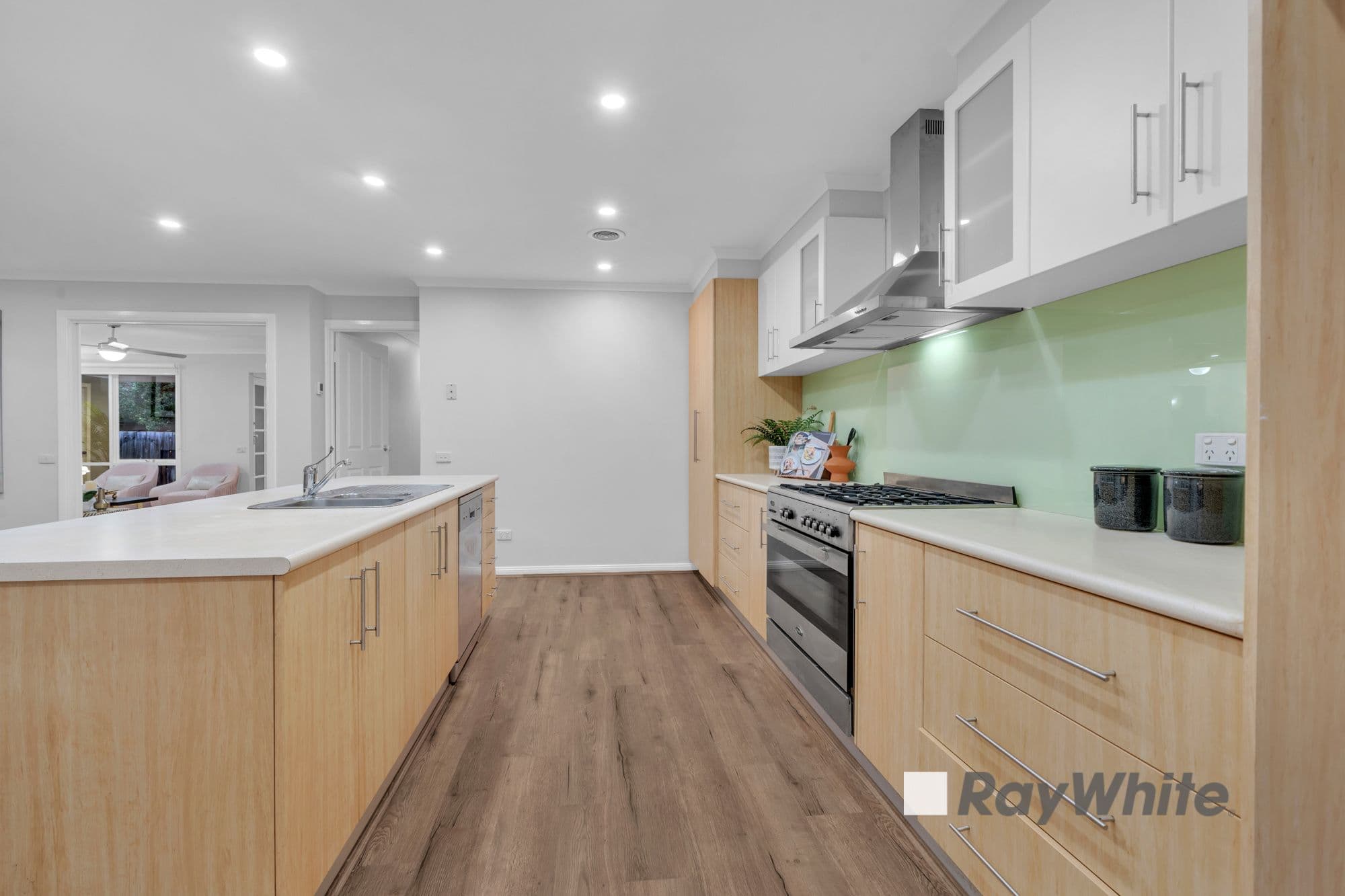 18 Tyntynder Close, Berwick VIC 3806, Berwick - Thumbnail 2