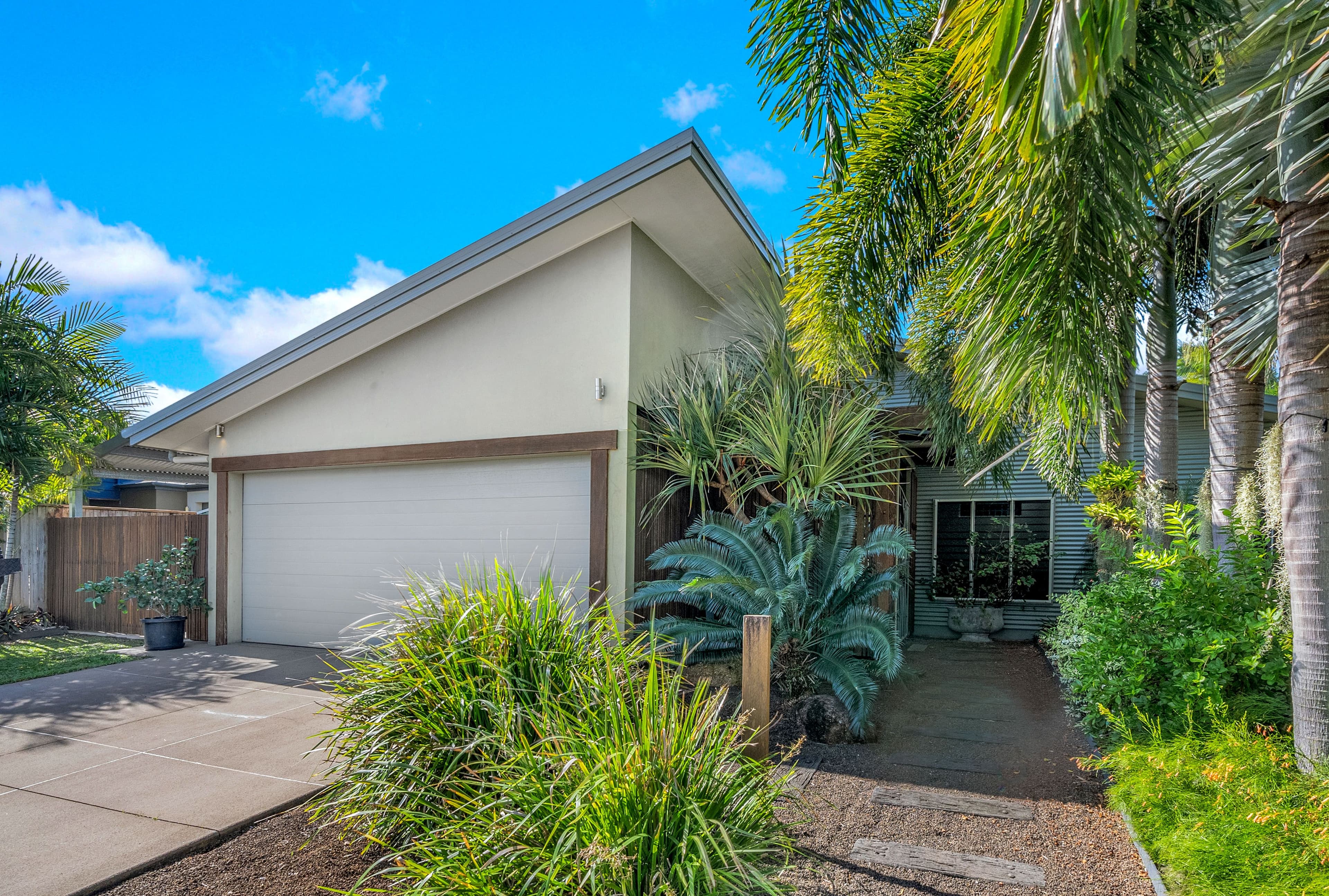 100 Roberts Drive, Trinity Beach QLD 4879, Trinity Beach - Thumbnail 3