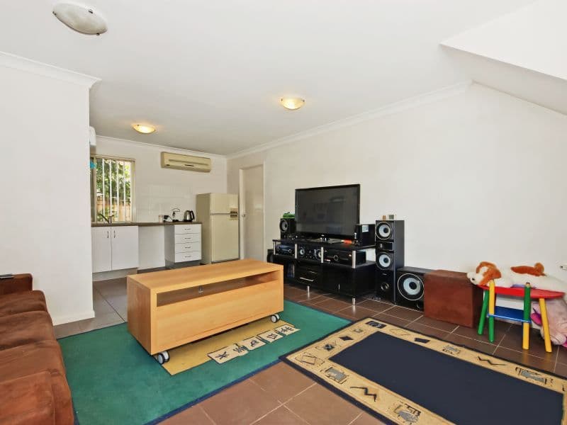 16-18 Fleet Drive, KIPPA-RING QLD 4021, Kippa-Ring - Thumbnail 2