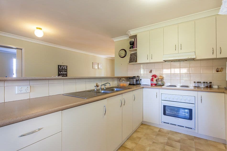 32 Gainsborough Drive, Glenvale QLD 4350, Glenvale - Thumbnail 4