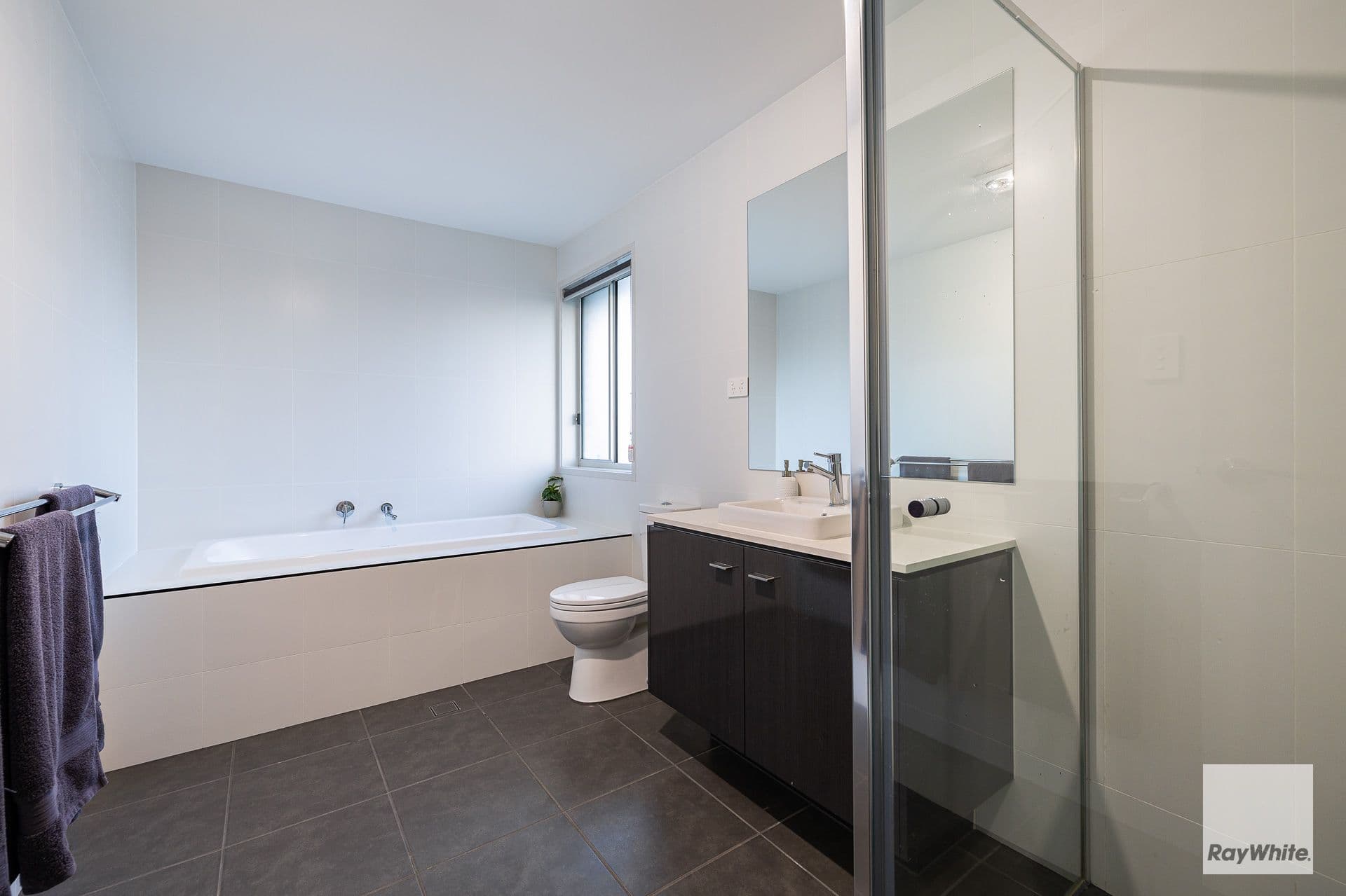 4 Valleygreen Close, Redland Bay QLD 4165, Redland Bay - Thumbnail 3