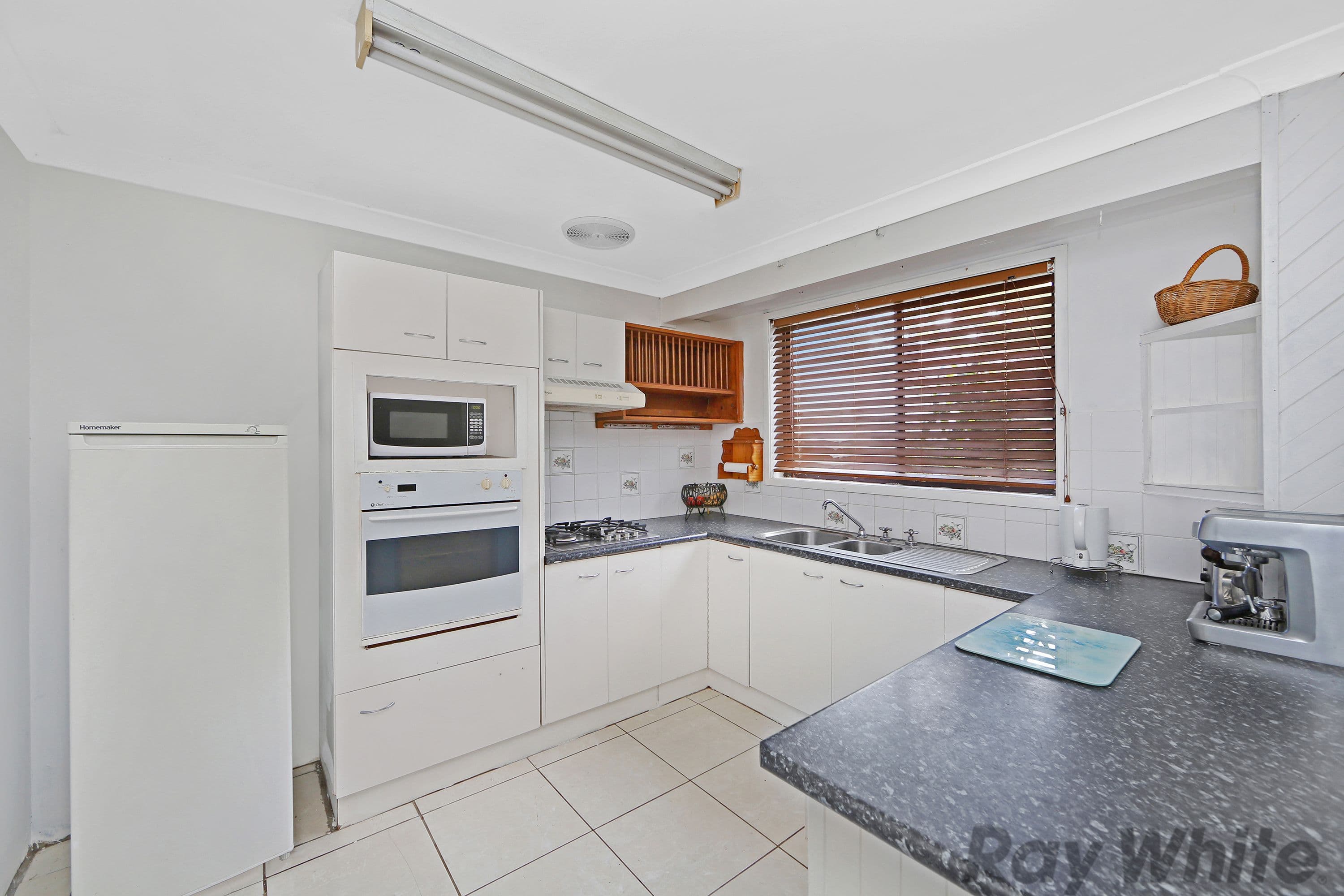 12 Waverley Road, Mannering Park - Thumbnail 2