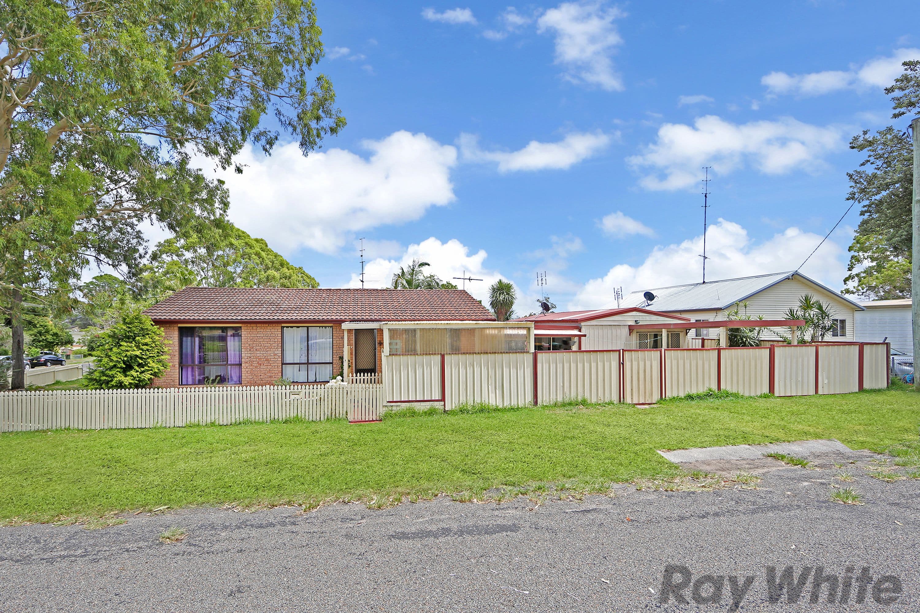 12 Waverley Road, Mannering Park - Thumbnail 4