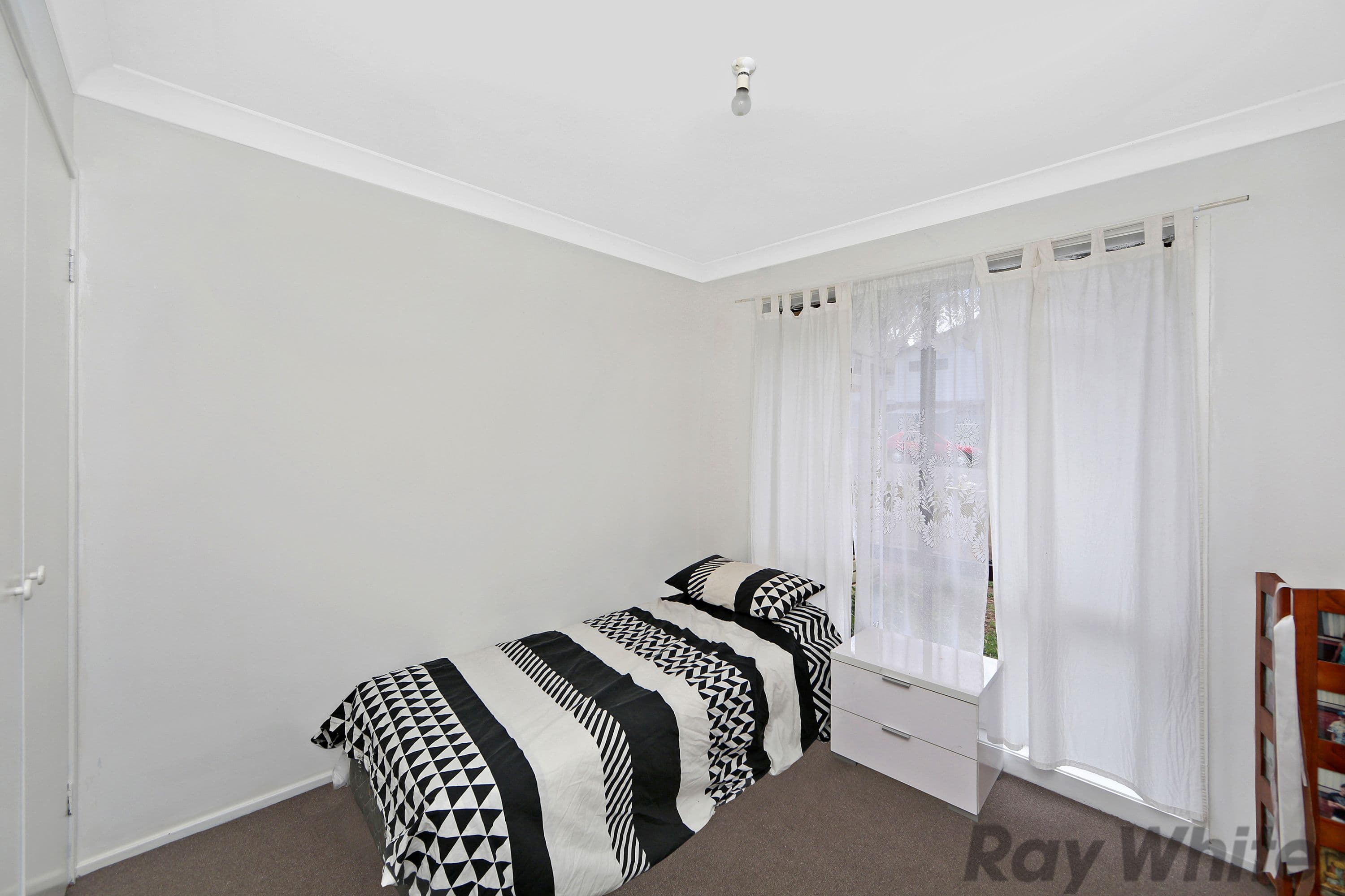 12 Waverley Road, Mannering Park - Thumbnail 6