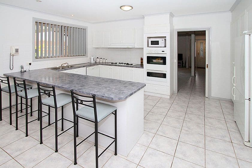 16 Gilroy Crescent, MILL PARK VIC 3082, Mill Park - Thumbnail 2