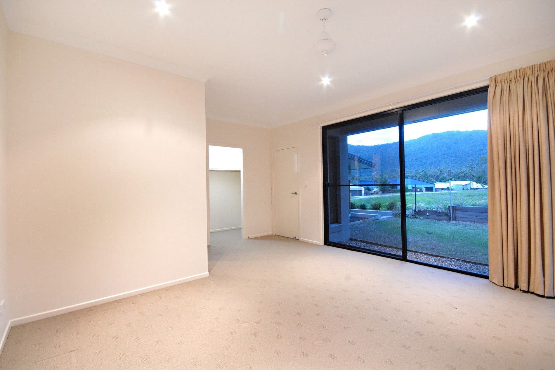 8 Armada Crescent, Jubilee Pocket QLD 4802, Jubilee Pocket - Thumbnail 8