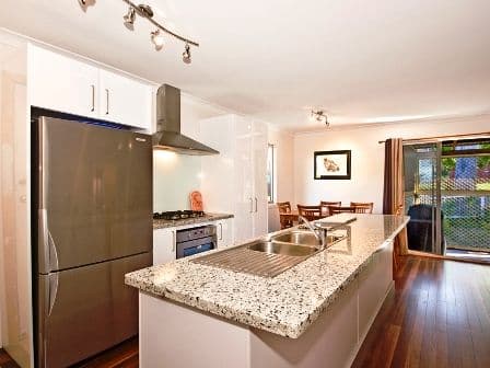 3 Ulagree Street, WYNNUM WEST QLD 4178, Wynnum West - Thumbnail 2