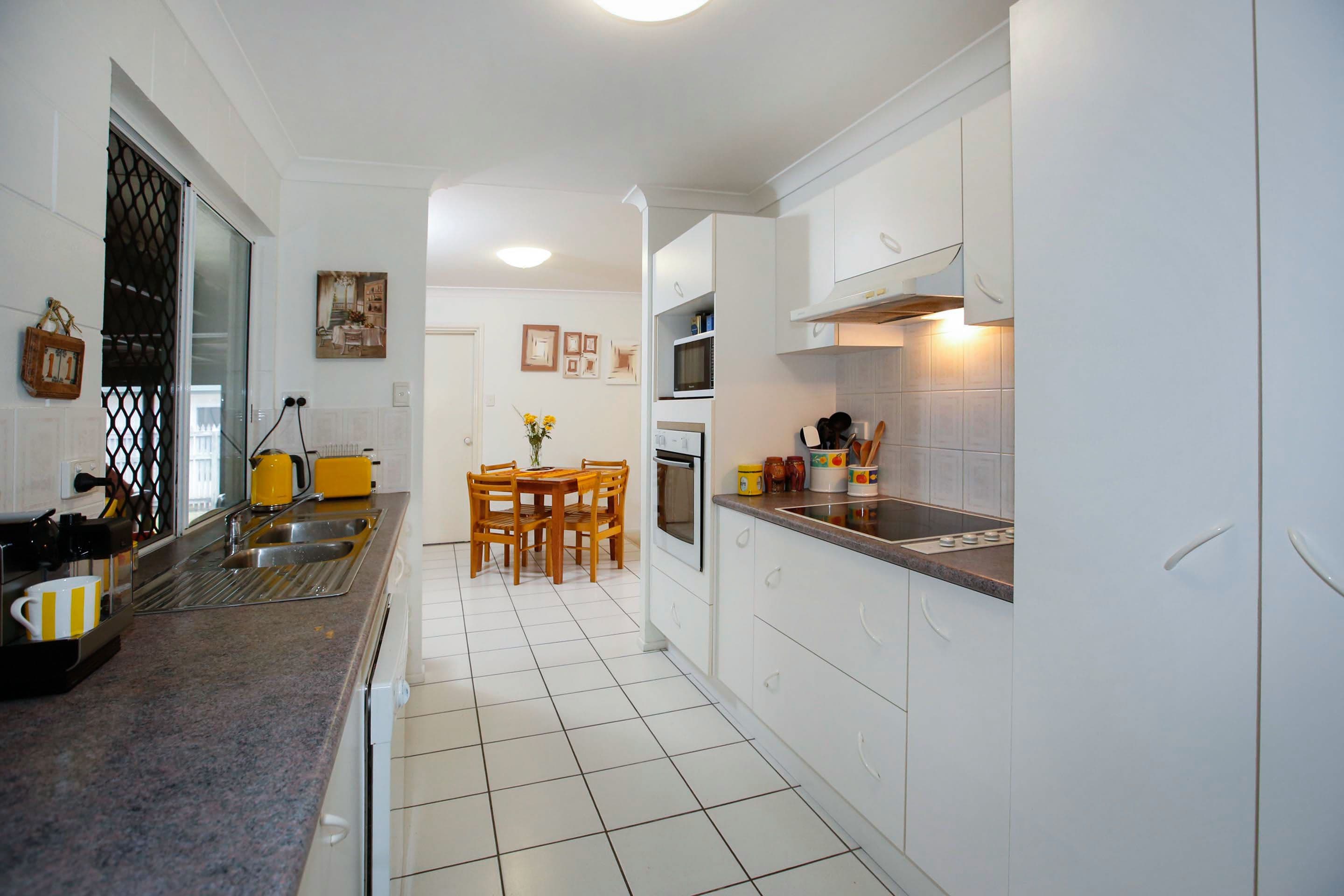 11 St Ives, MOUNT LOUISA QLD 4814, Mount Louisa - Thumbnail 4