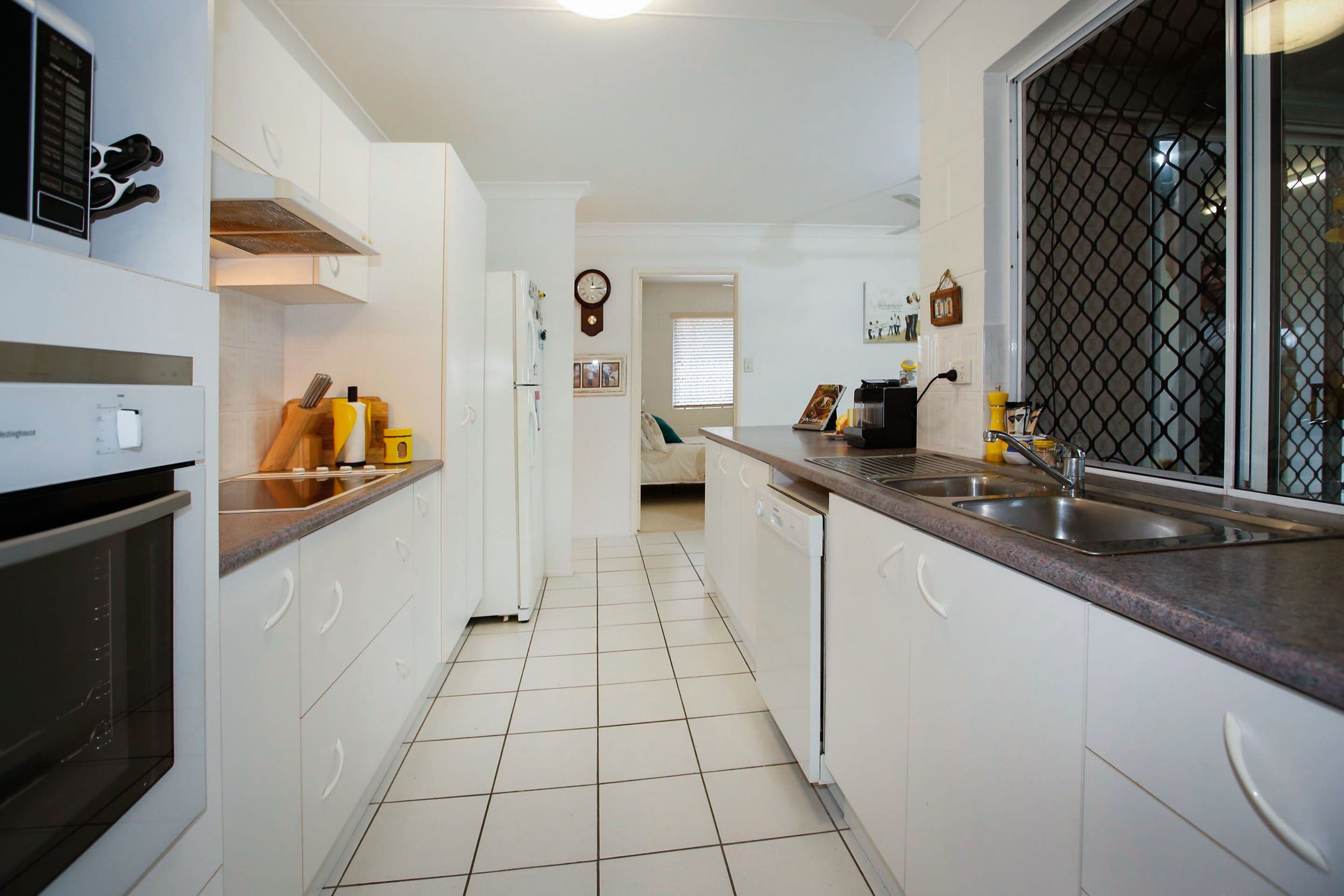 11 St Ives, MOUNT LOUISA QLD 4814, Mount Louisa - Thumbnail 7