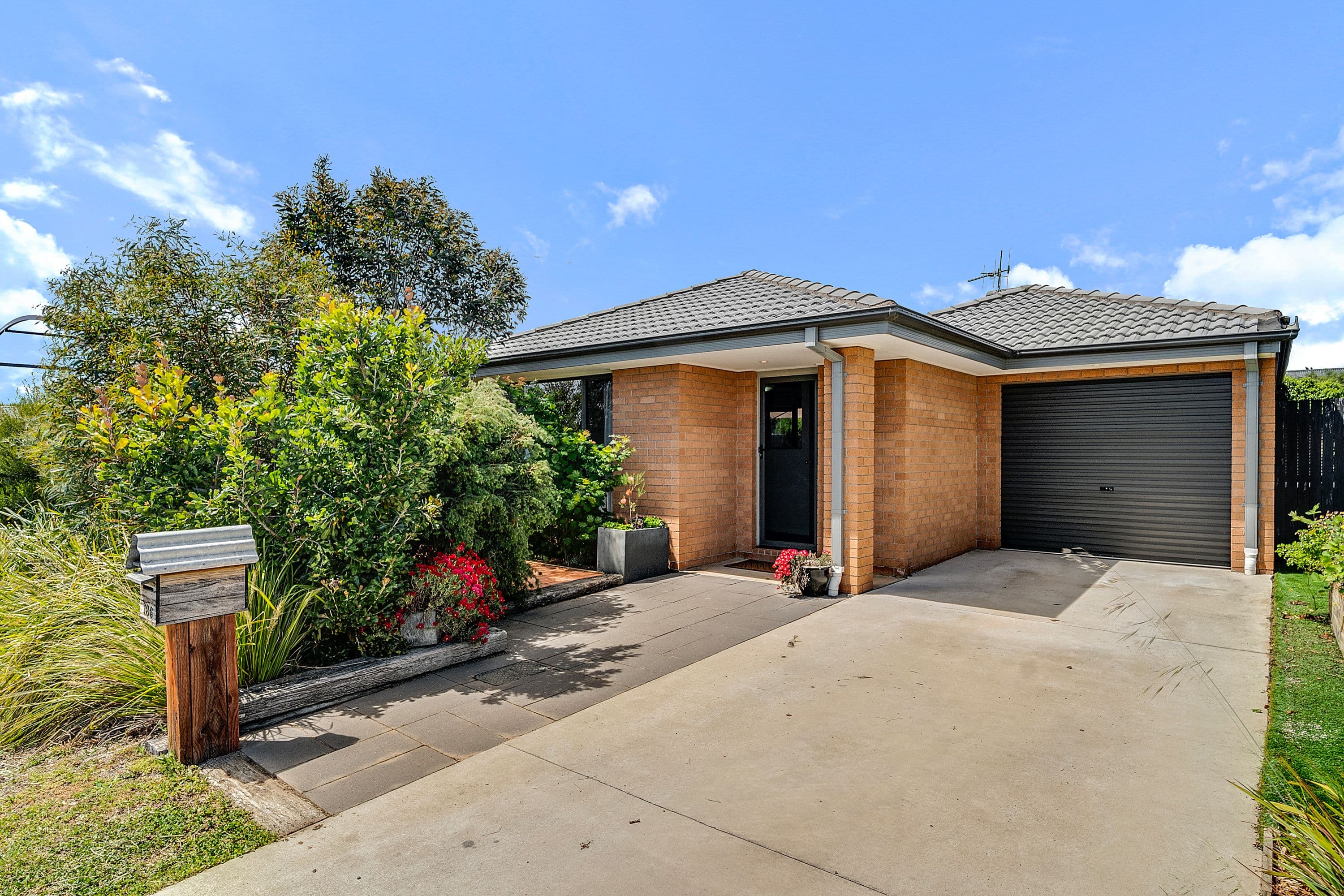 186 Macfarlane Burnet Avenue, Macgregor ACT 2615, Macgregor - Image 1