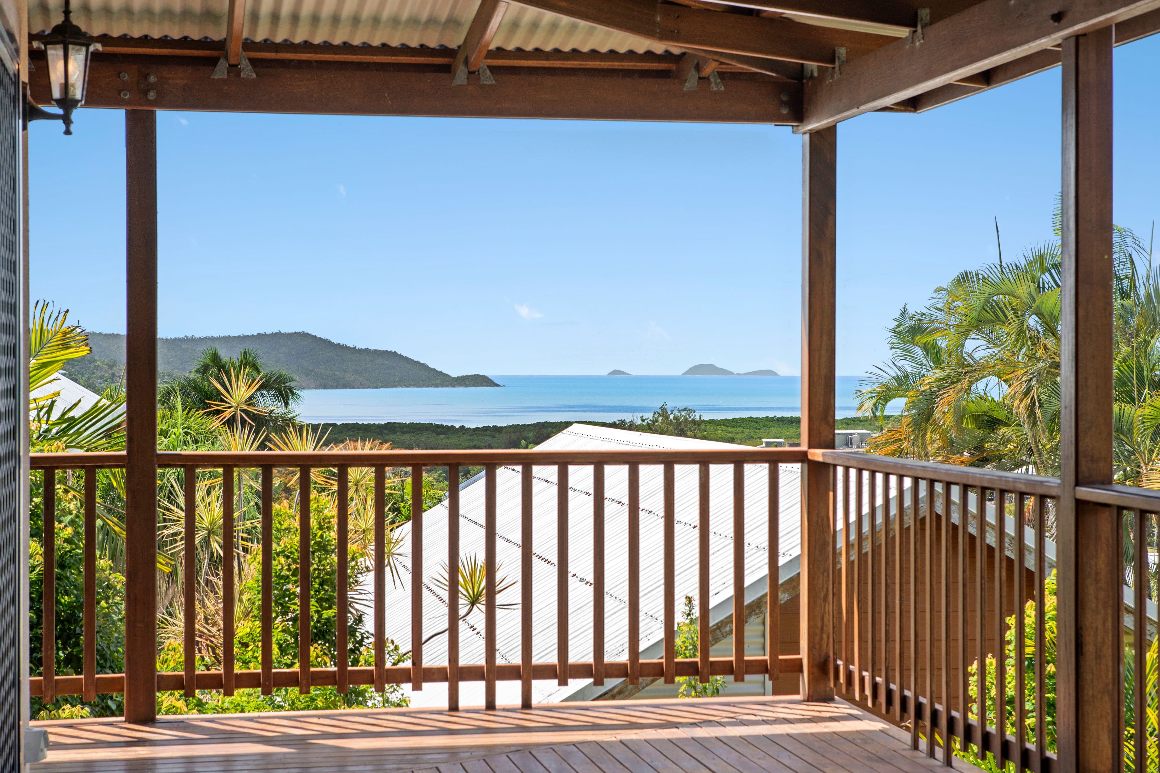 11 Hamilton Avenue, Cannonvale QLD 4802, Cannonvale - Thumbnail 2