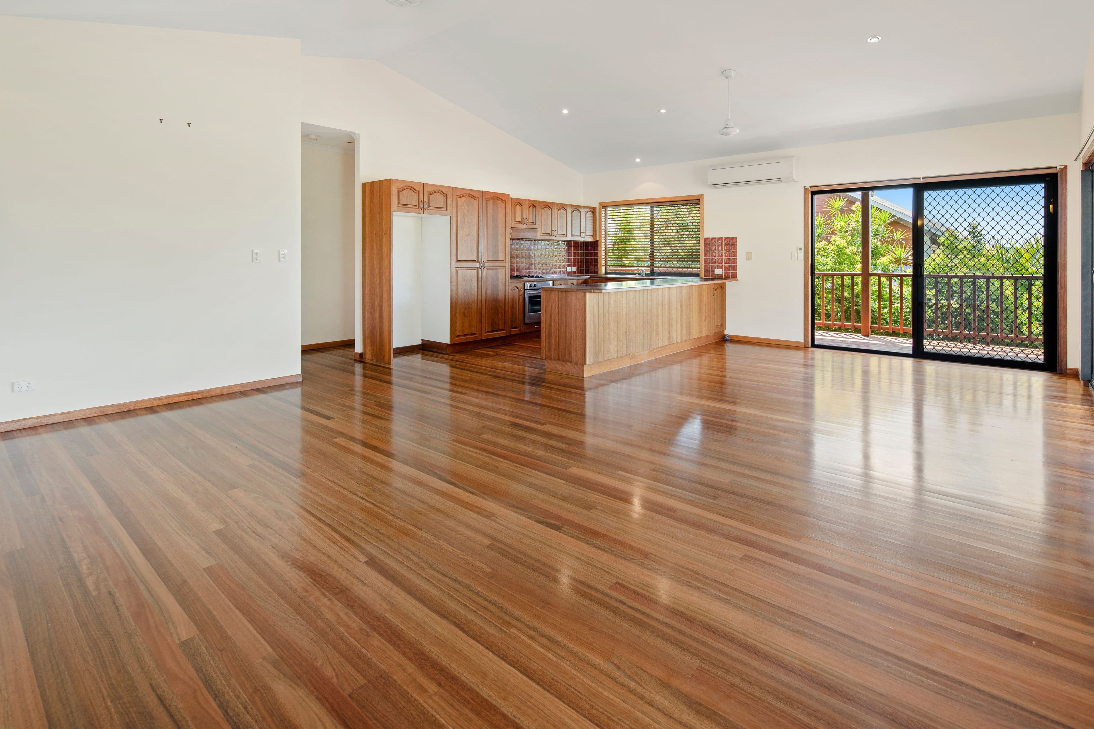 11 Hamilton Avenue, Cannonvale QLD 4802, Cannonvale - Thumbnail 7