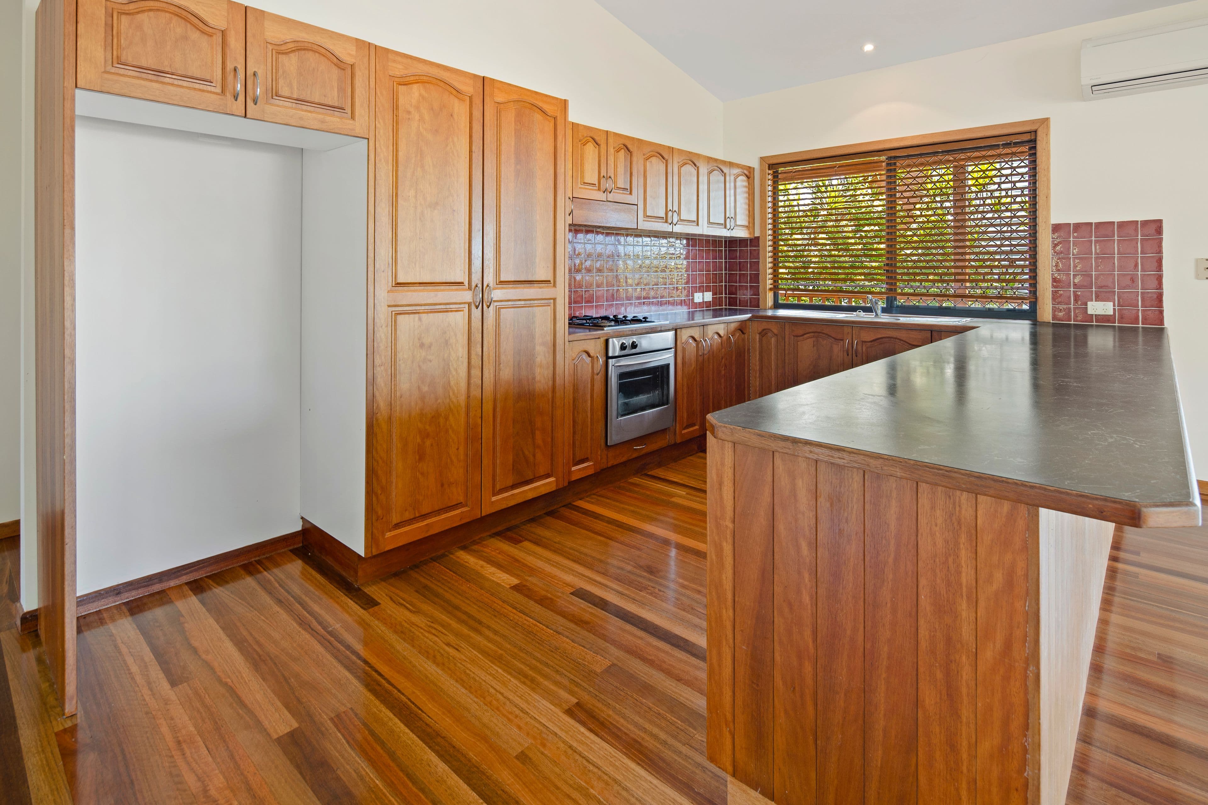11 Hamilton Avenue, Cannonvale QLD 4802, Cannonvale - Thumbnail 8