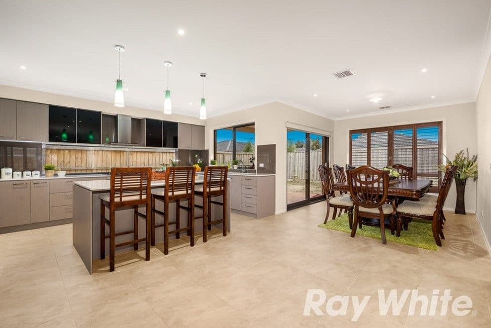 16 Jazz Court, Pakenham VIC 3810, Pakenham - Thumbnail 2