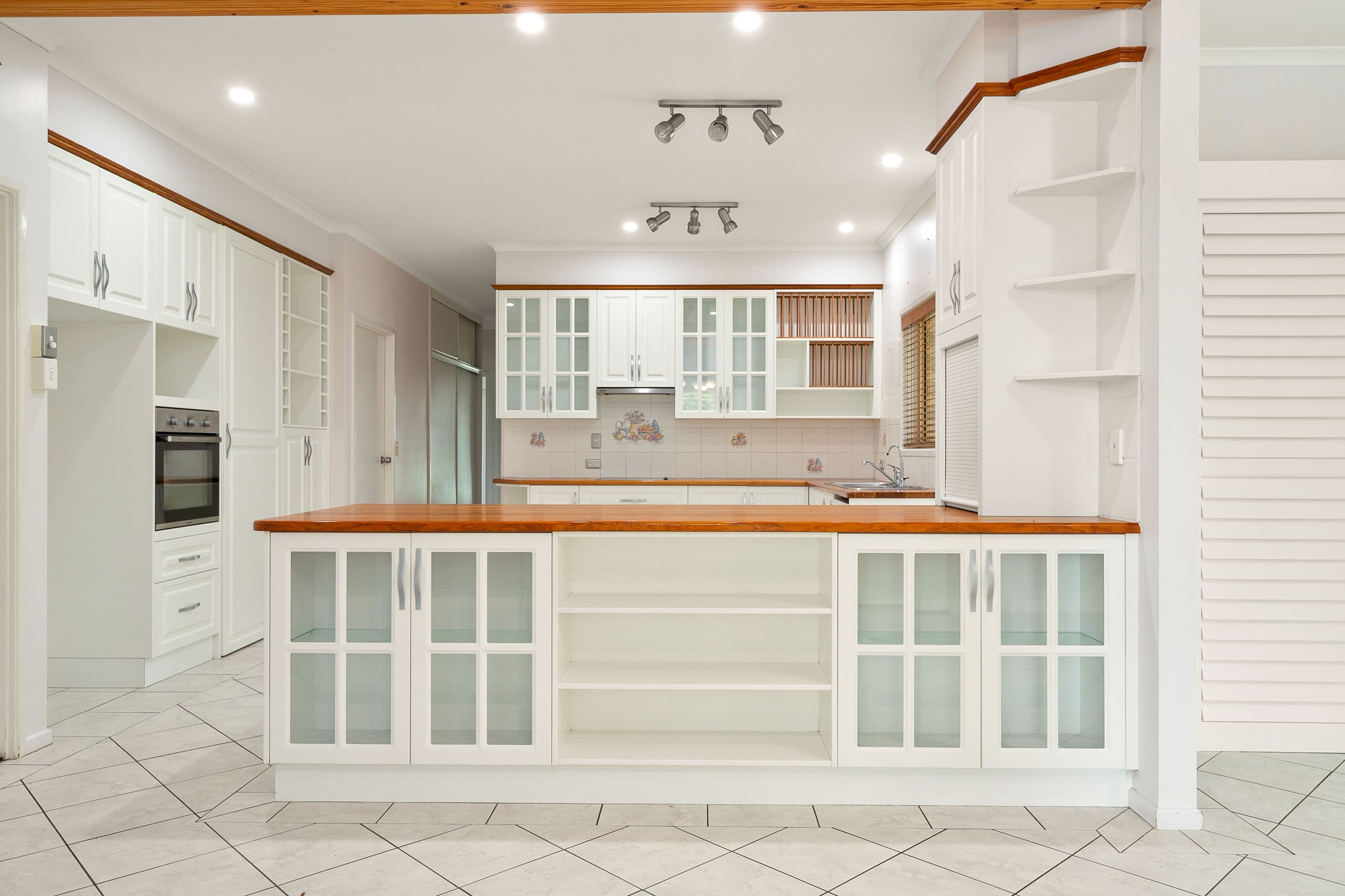 23 Cunningham Drive, Emerald QLD 4720, Emerald - Thumbnail 4