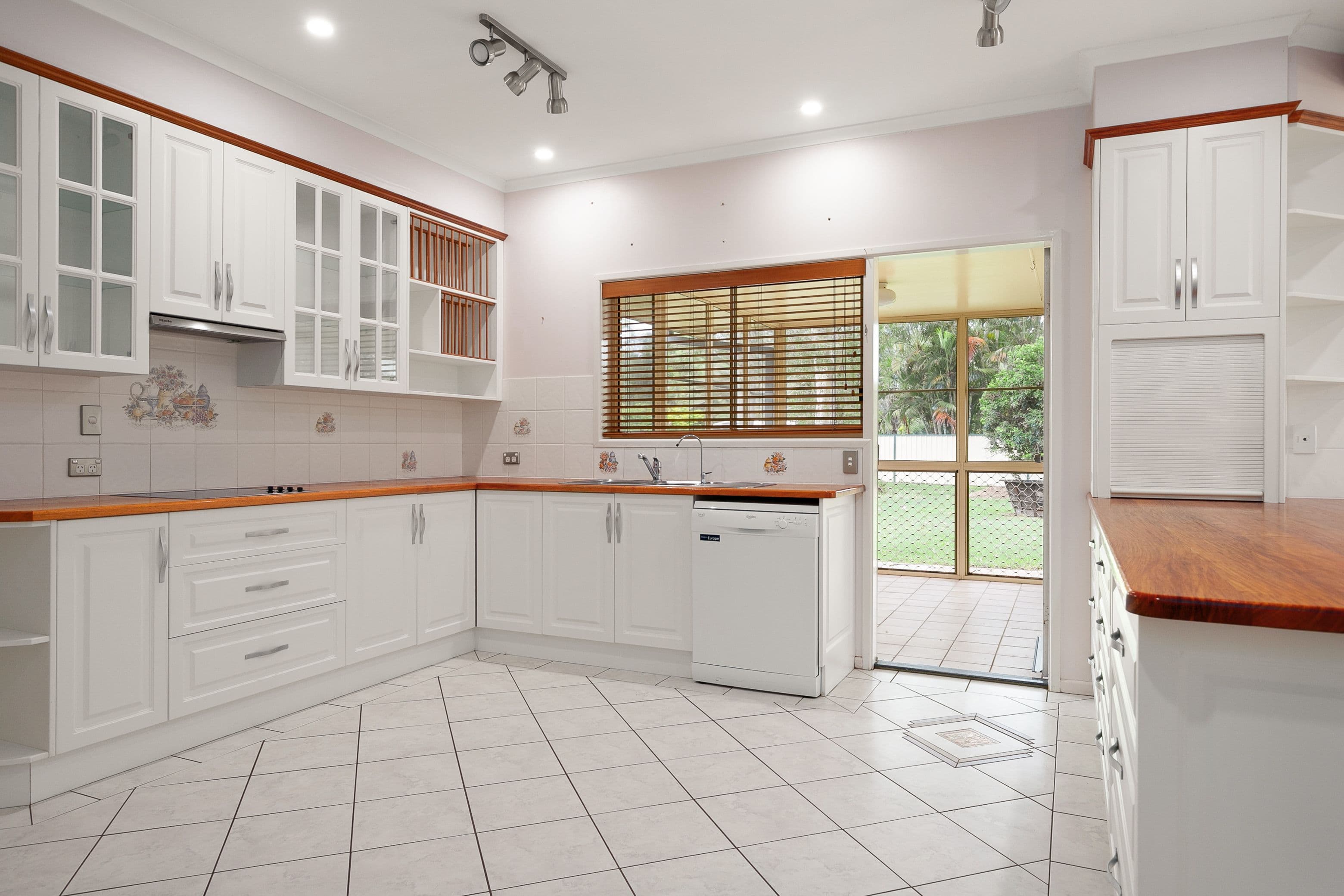 23 Cunningham Drive, Emerald QLD 4720, Emerald - Thumbnail 6