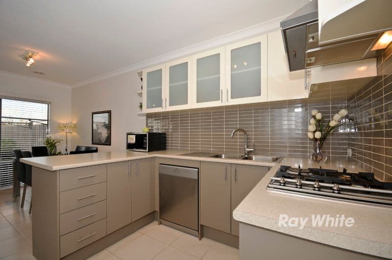 15 Joelson Avenue, SCORESBY VIC 3179, Scoresby - Thumbnail 2
