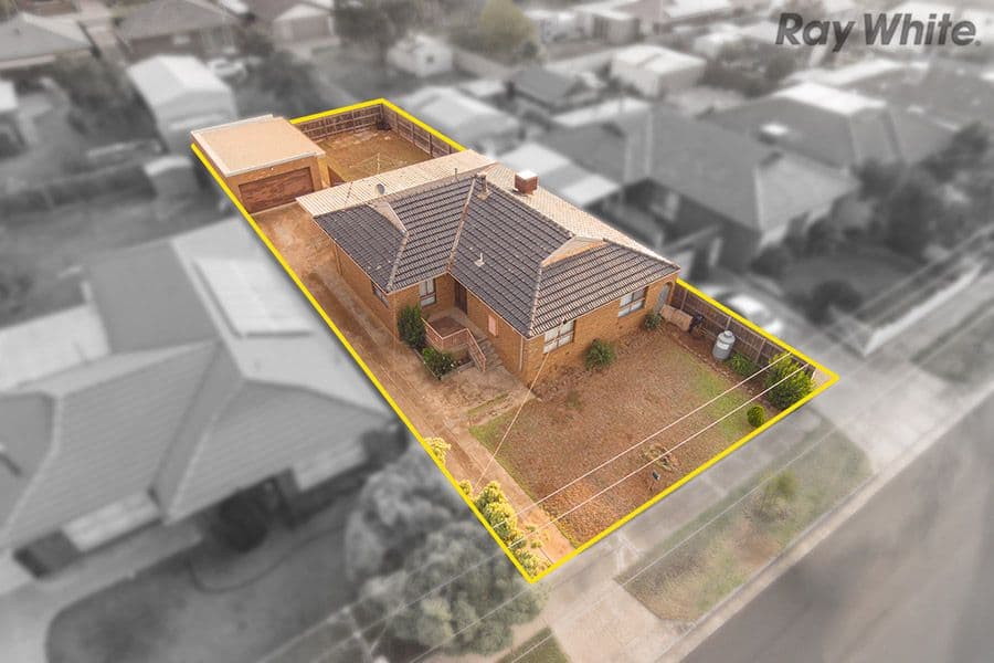 33 Westcott Parade, Rockbank VIC 3335, Rockbank - Thumbnail 2