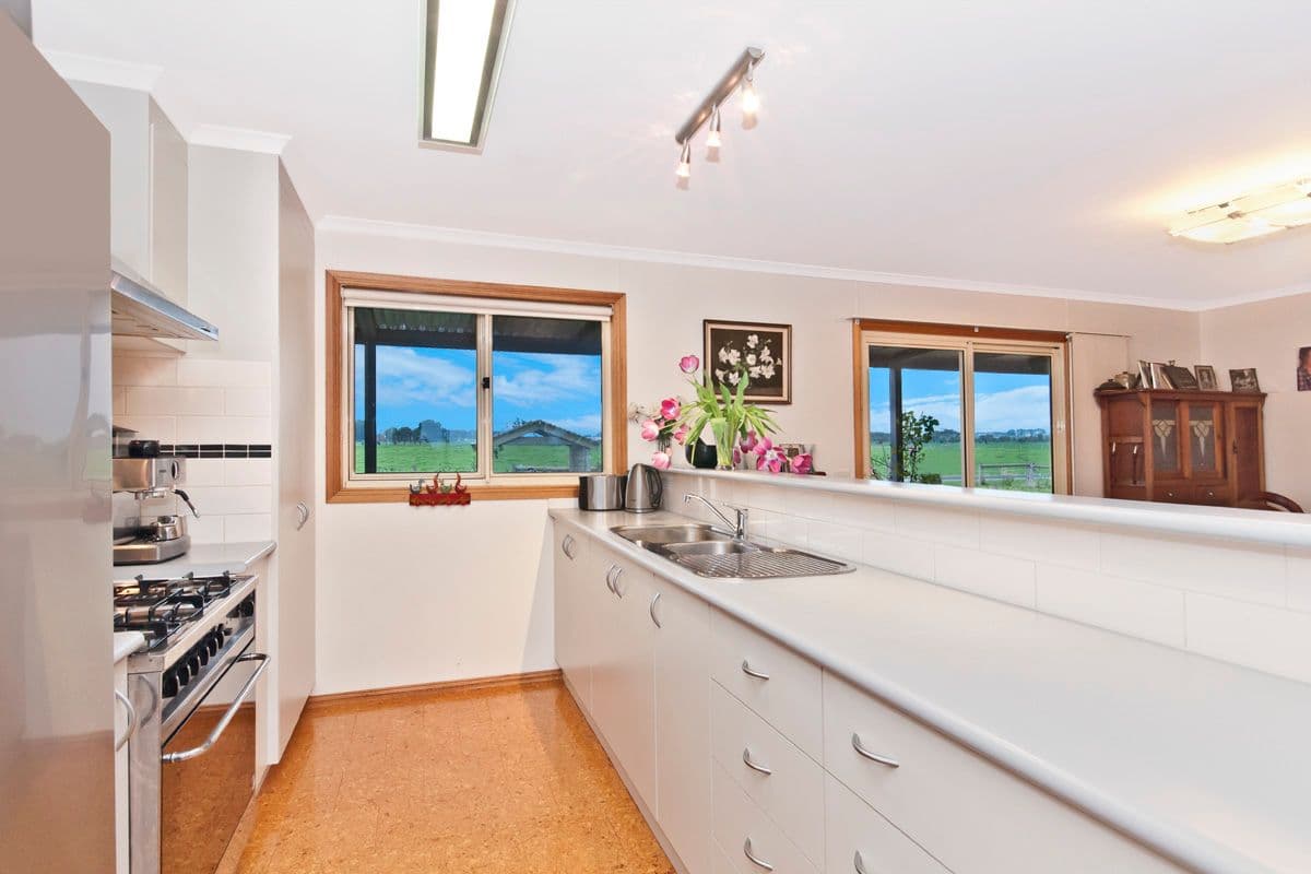 69 Cruise Street, Koroit VIC 3282, Koroit - Thumbnail 3