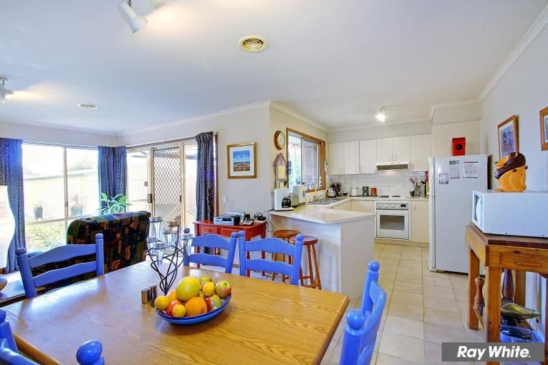 72 Ellinbank Crescent, MORNINGTON VIC 3931, Mornington - Thumbnail 5