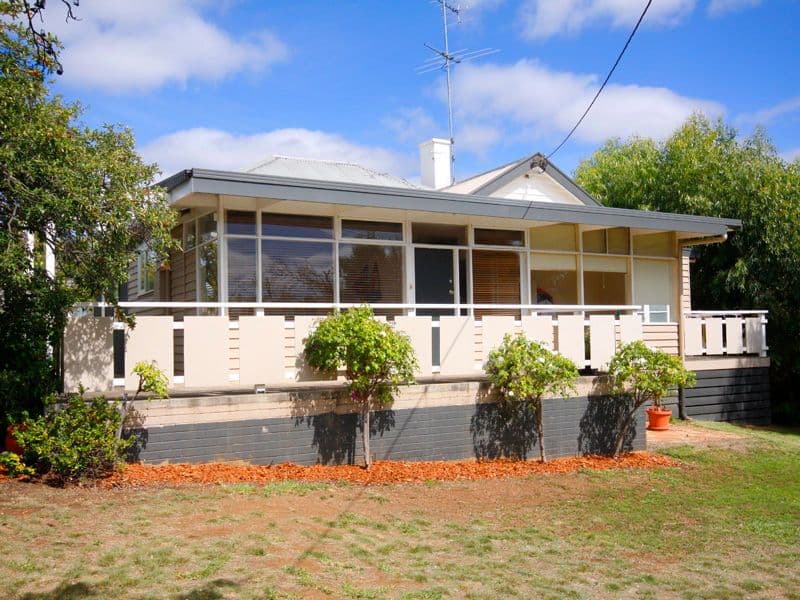 211 Roslyn Road, BELMONT VIC 3216, Belmont - Image 1
