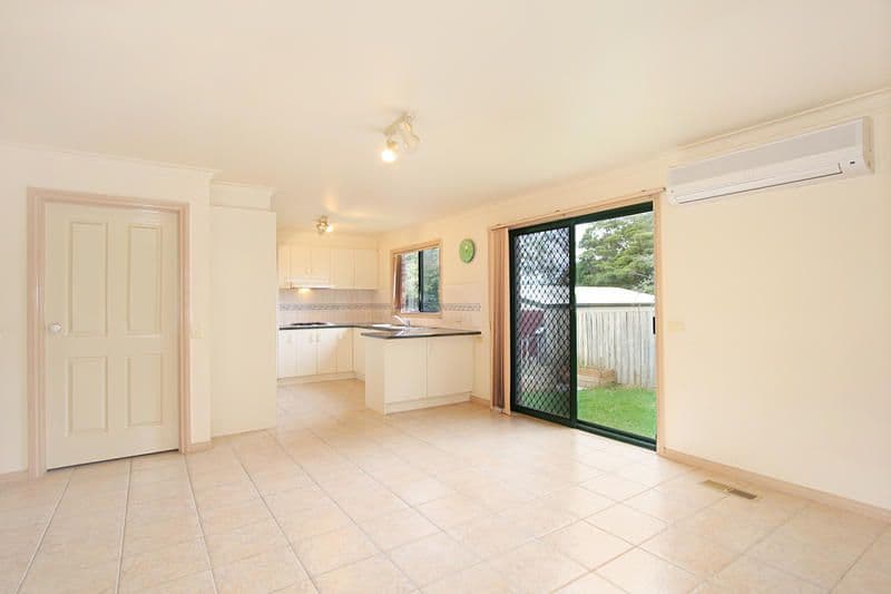 8 Leumear Street, OAKLEIGH EAST VIC 3166, Oakleigh East - Thumbnail 4