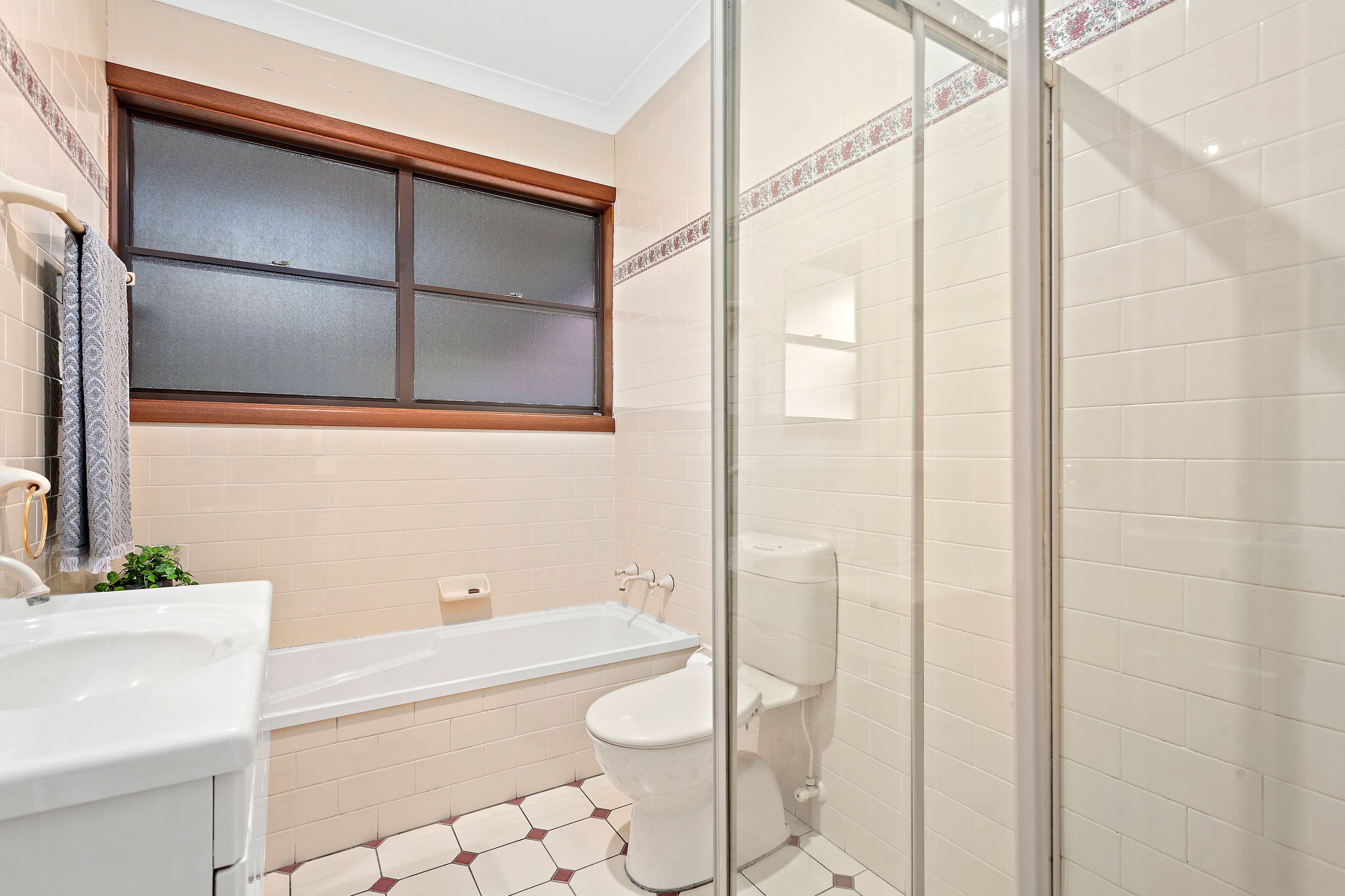 37 Park Crescent, Oak Flats - Thumbnail 8