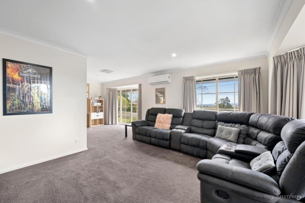 16 Saddleback Ridge, Chirnside Park - Thumbnail 2