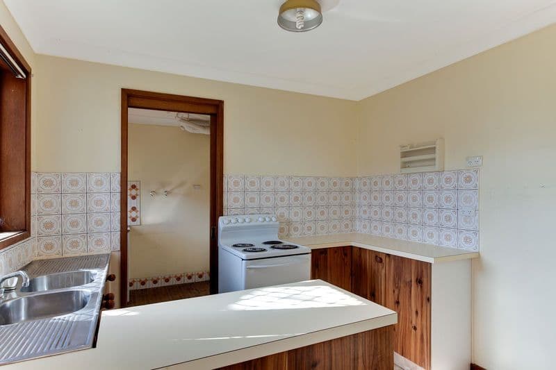6 Jacquinot Place, GLENFIELD NSW 2167, Glenfield - Thumbnail 4