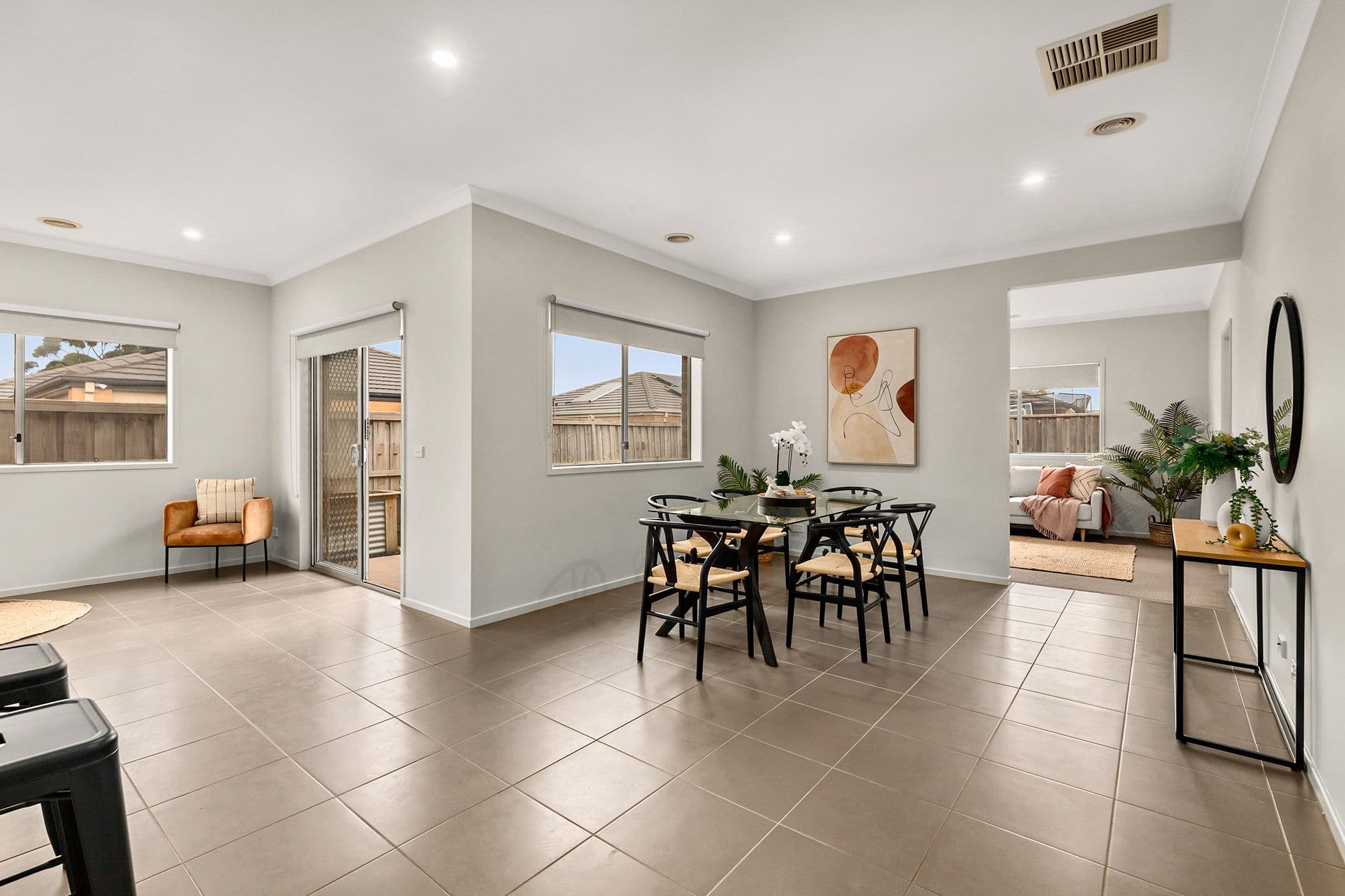 18 Cartwright Grove, Cranbourne East VIC 3977, Cranbourne East - Thumbnail 3