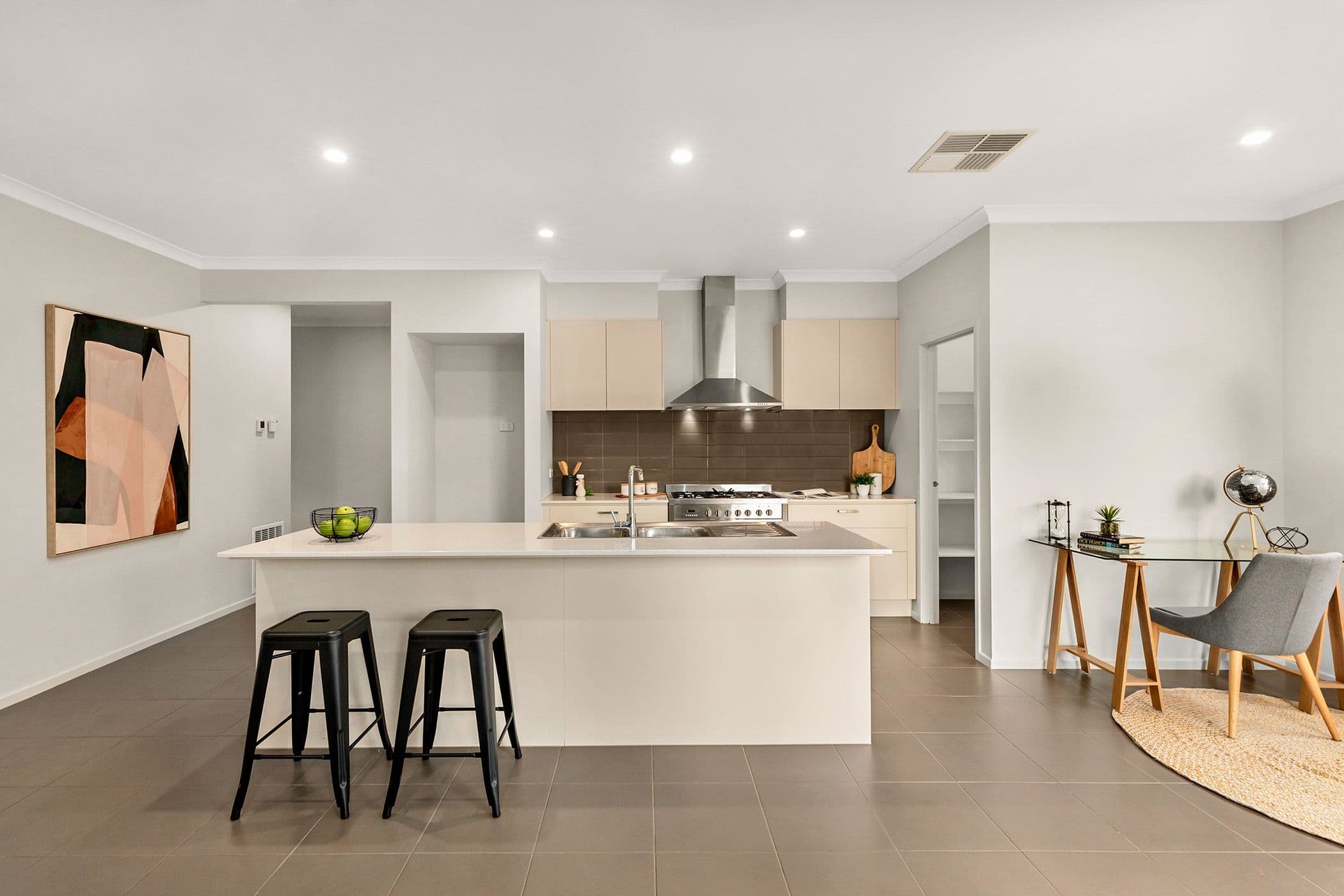 18 Cartwright Grove, Cranbourne East VIC 3977, Cranbourne East - Thumbnail 4