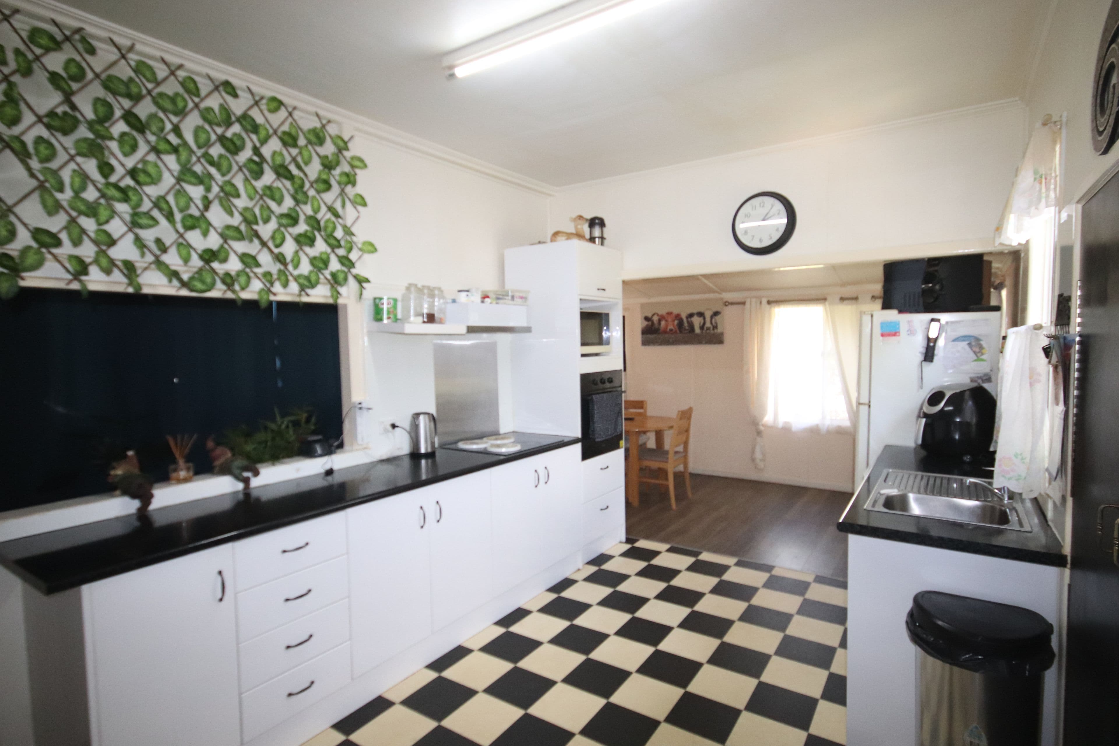 88 Lyons Street, Mundubbera QLD 4626, Mundubbera - Thumbnail 2